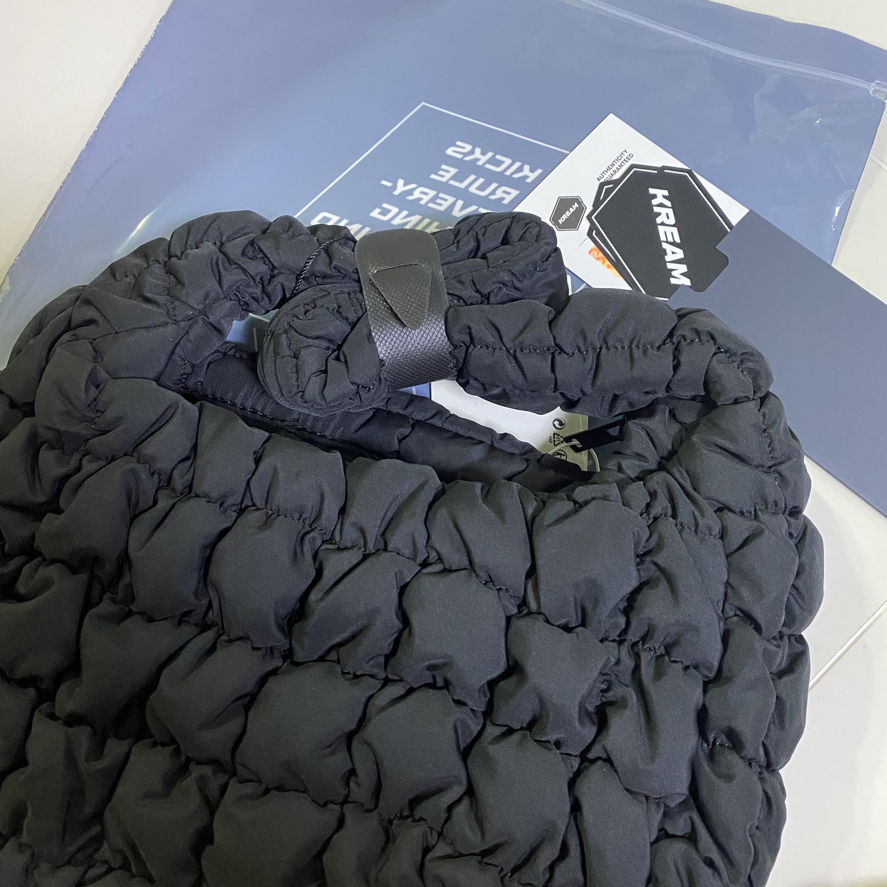 COS Quilted Mini Bag Black 착용 스타일