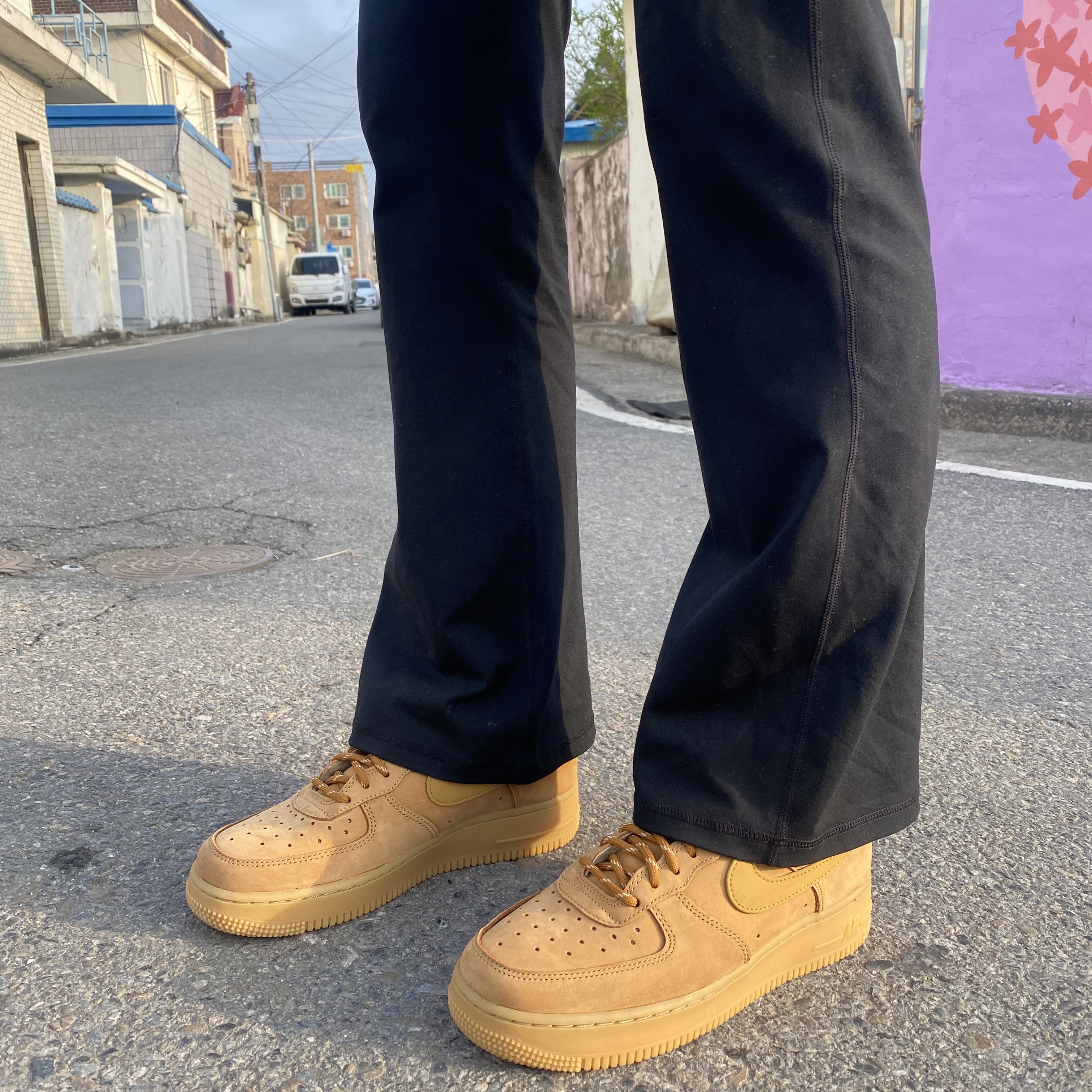 Nike Air Force 1 '07 WB Flax 착용 스타일 - 1