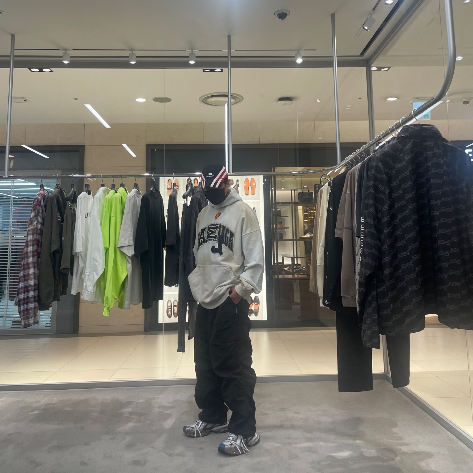 Balenciaga 3XL Sneakers Worn Out Grey White Blue, Balenciaga 3XL Sneakers Light Beige 착용 스타일 - 1