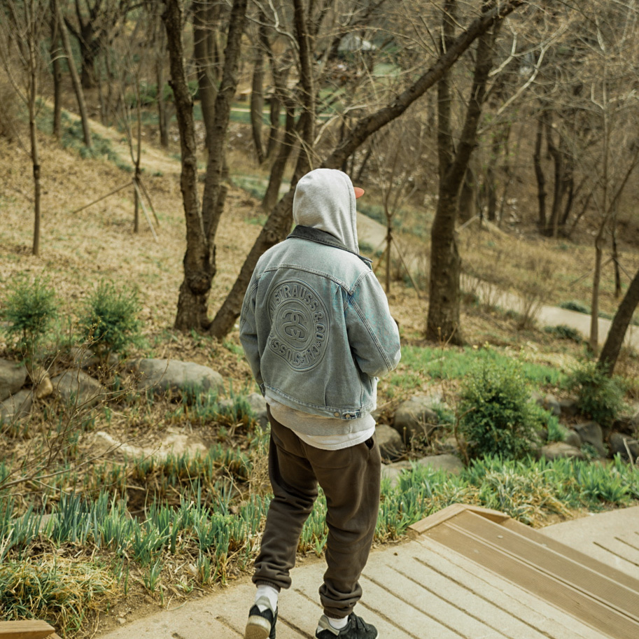 Stussy x Levi's Embossed Trucker Jacket Indigo, Adidas x White Mountaineering Stan Smith CF Night Cargo 착용 스타일 - 1