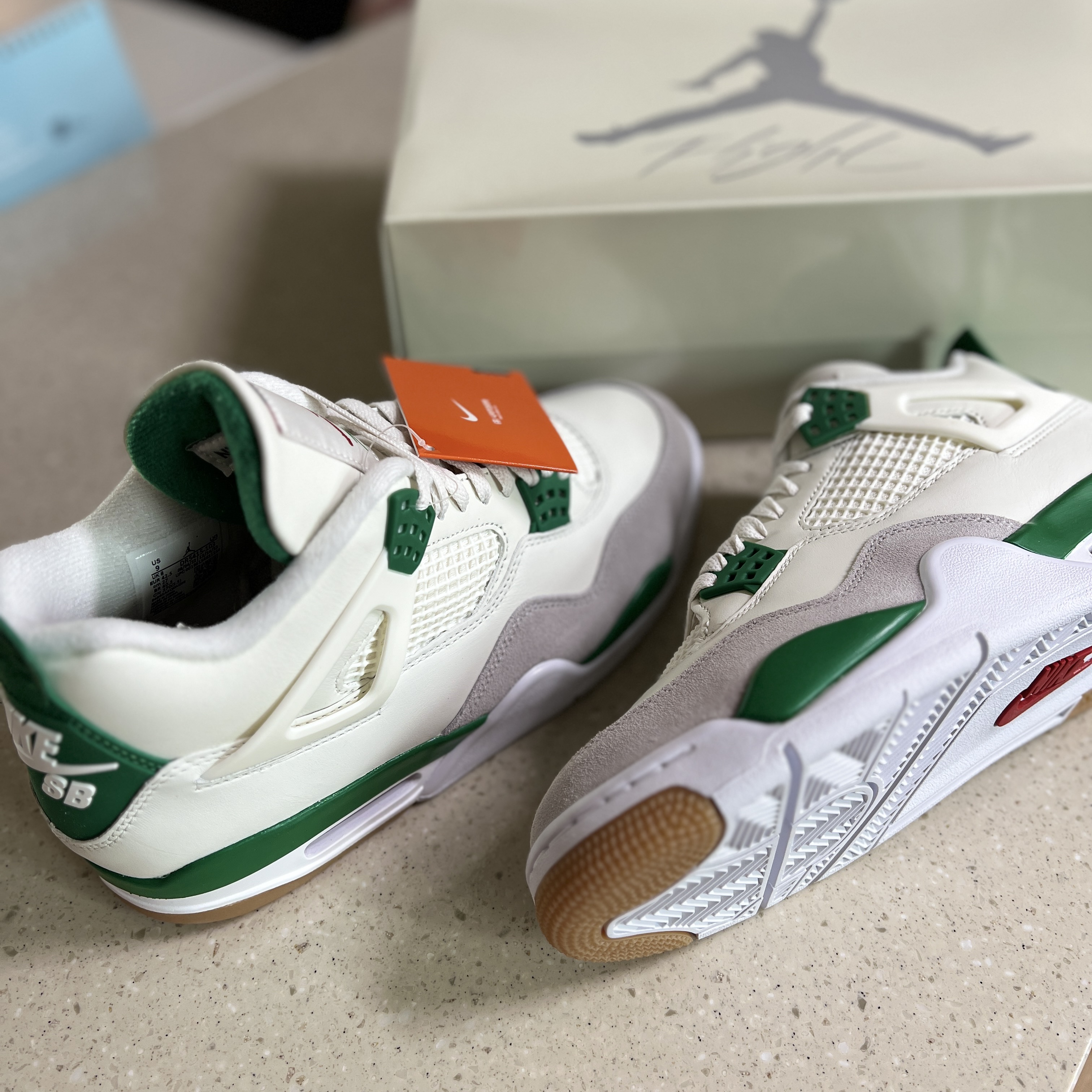 Jordan 4 x Nike SB Retro SP Pine Green 착용 스타일 - 1