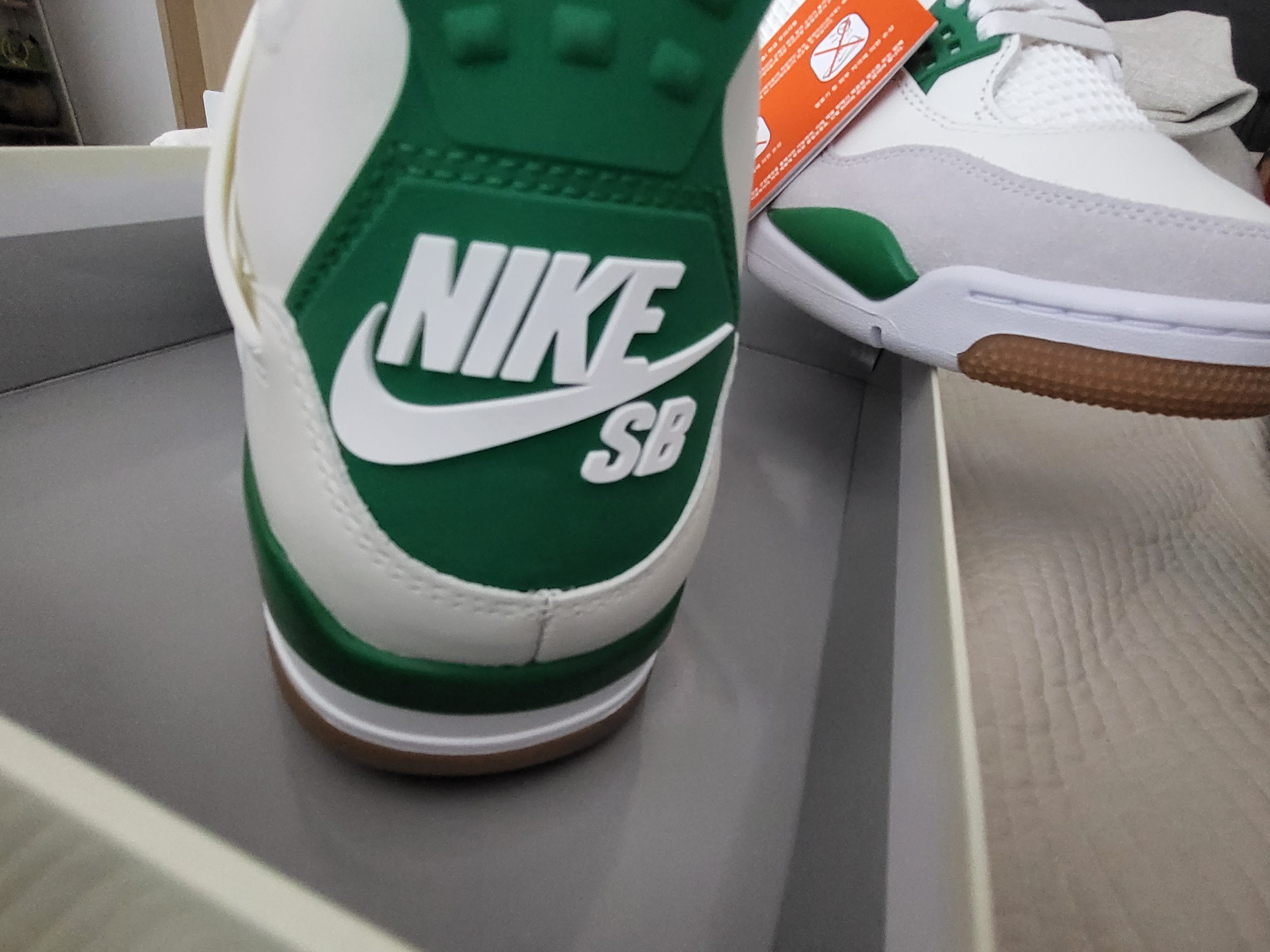 Jordan 4 x Nike SB Retro SP Pine Green 착용 스타일 - 3