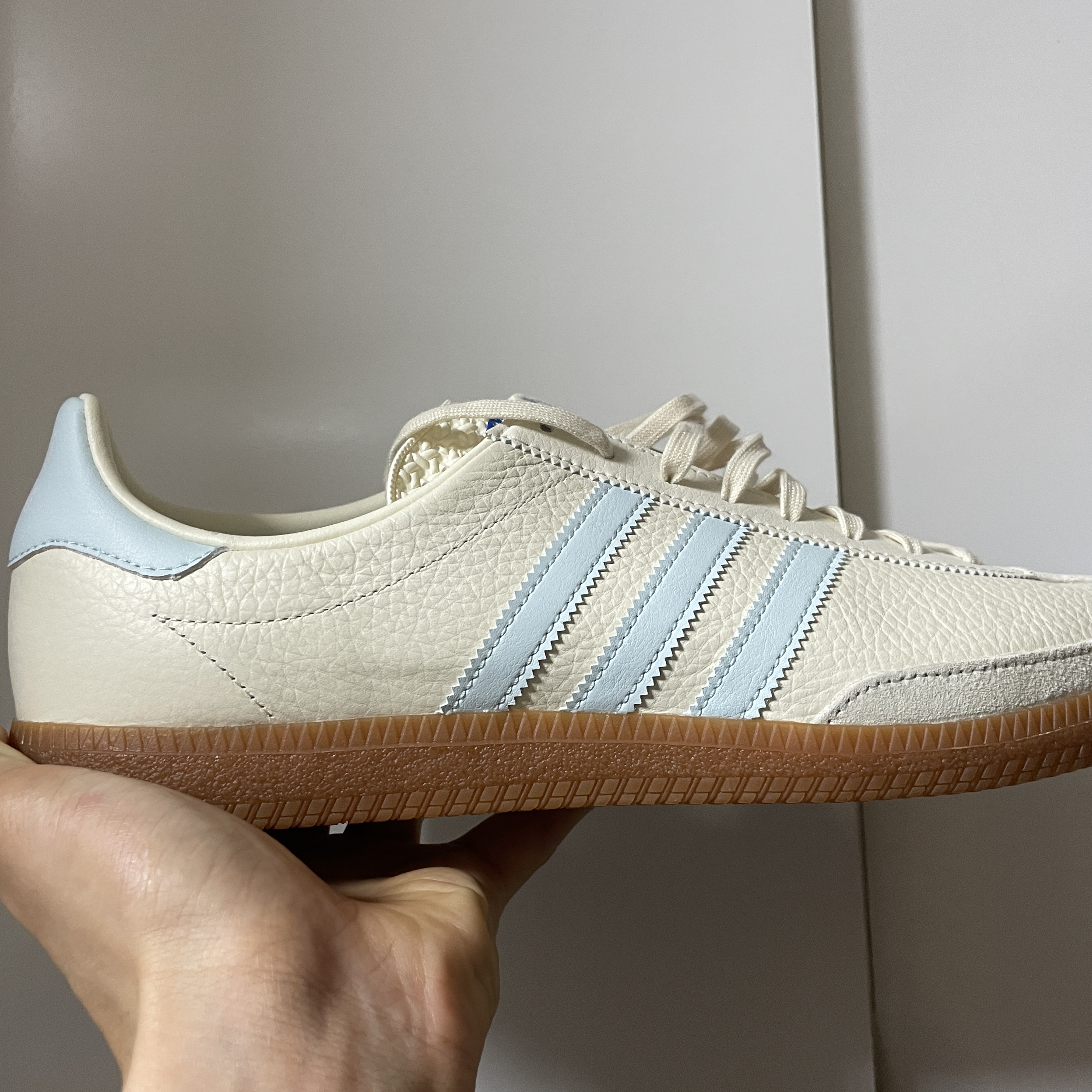 Adidas Last Frontier Cream White Almost Blue 착용 스타일