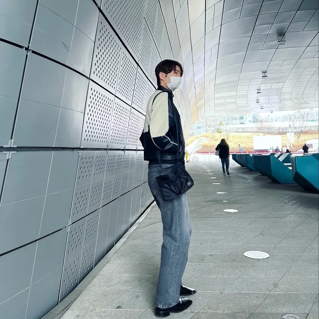 Porter Tanker Shoulder Bag S Black 착용 스타일 - 2