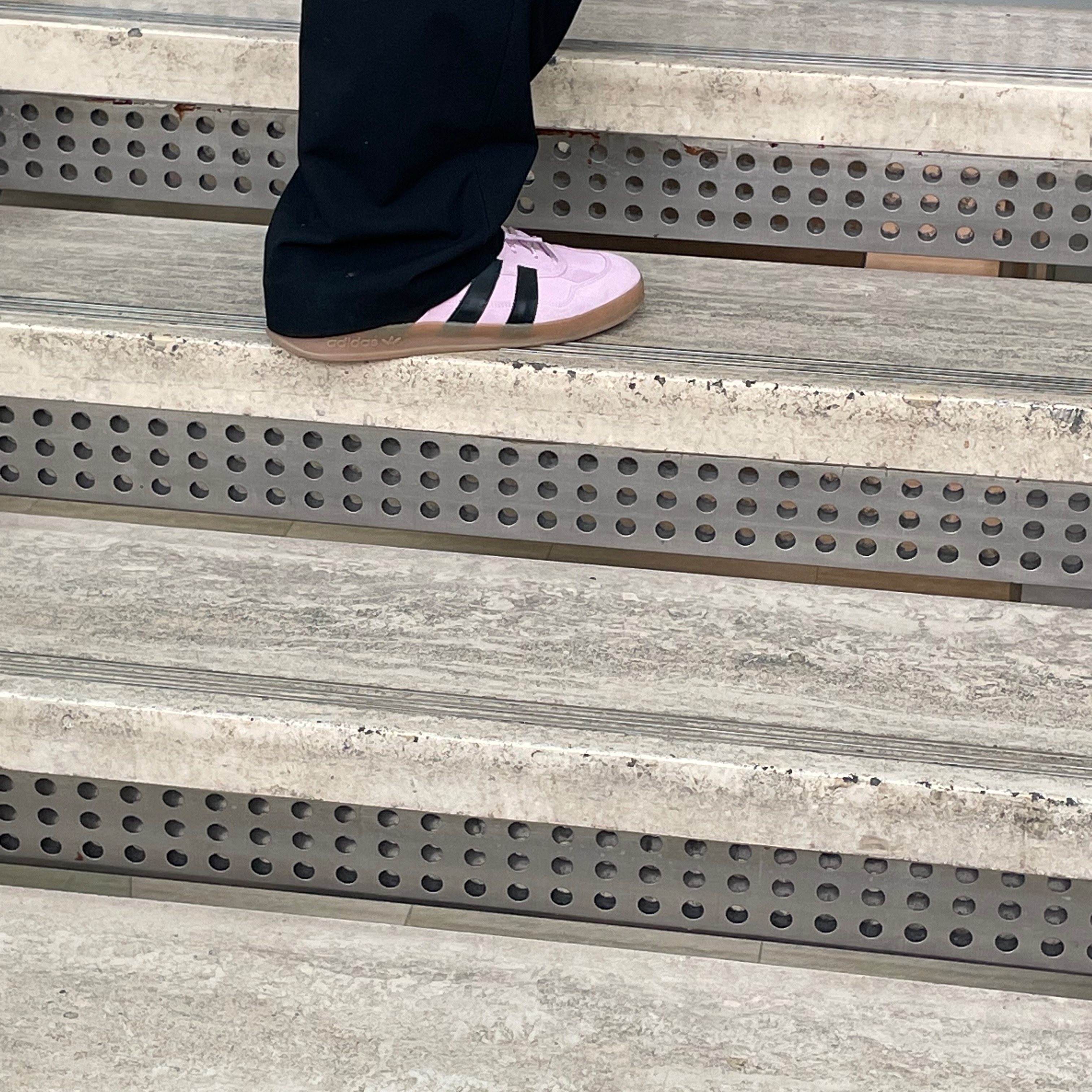 Adidas x Mark Gonzales Aloha Super Light Orchid Core Black 착용 스타일 - 2