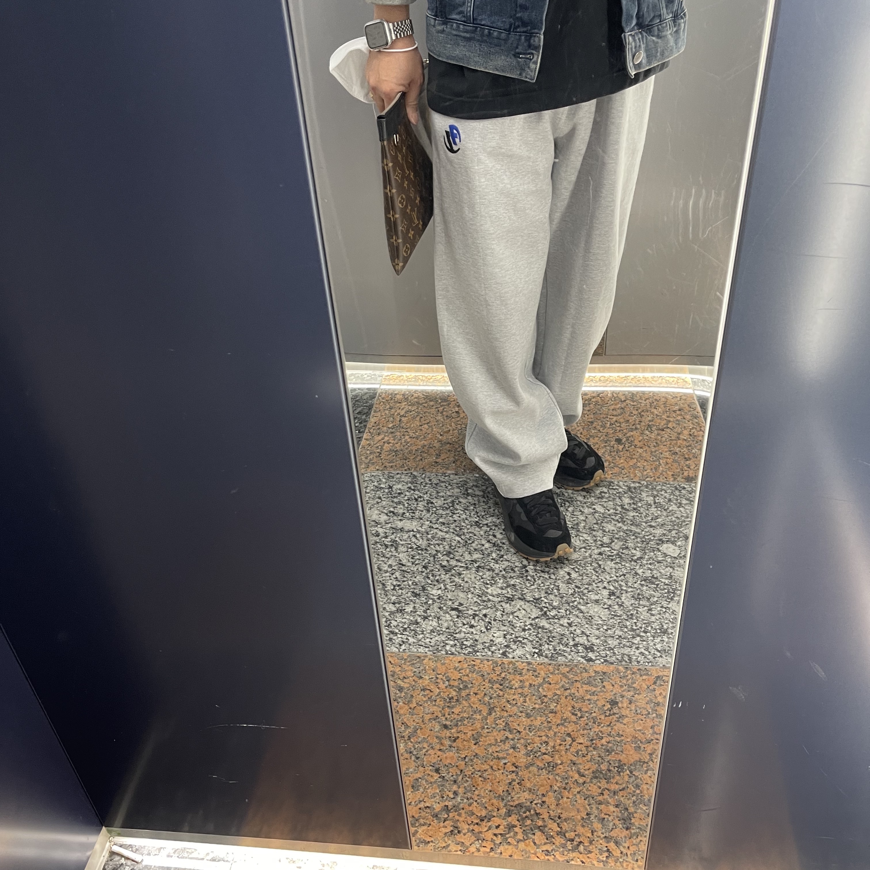 Zara x Ader Error Jogger Pants Grey, Nike x Off-White NRG T-Shirt Black - Asia 착용 스타일 - 2