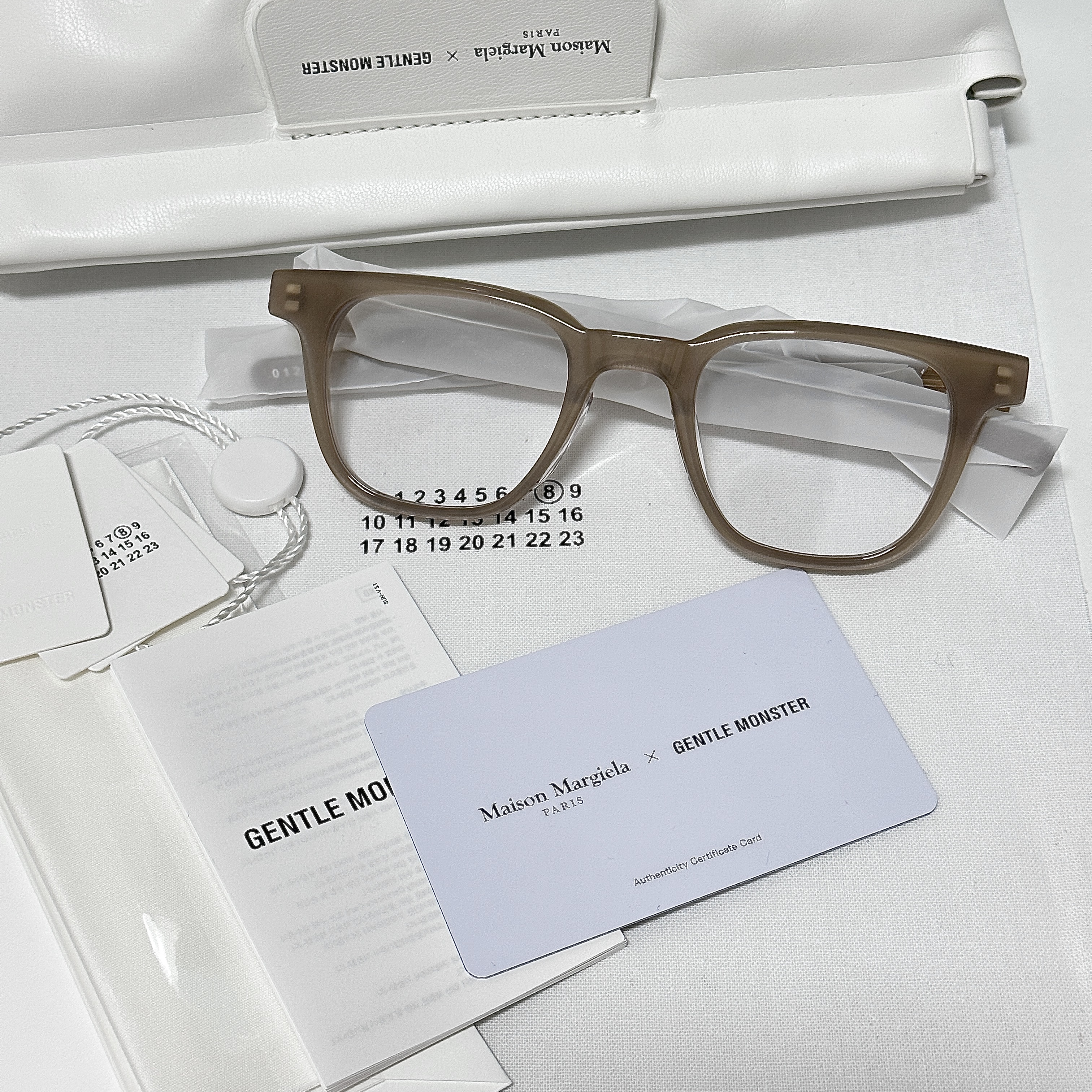 Gentle Monster x Maison Margiela MM010S Clear Brown 착용 스타일