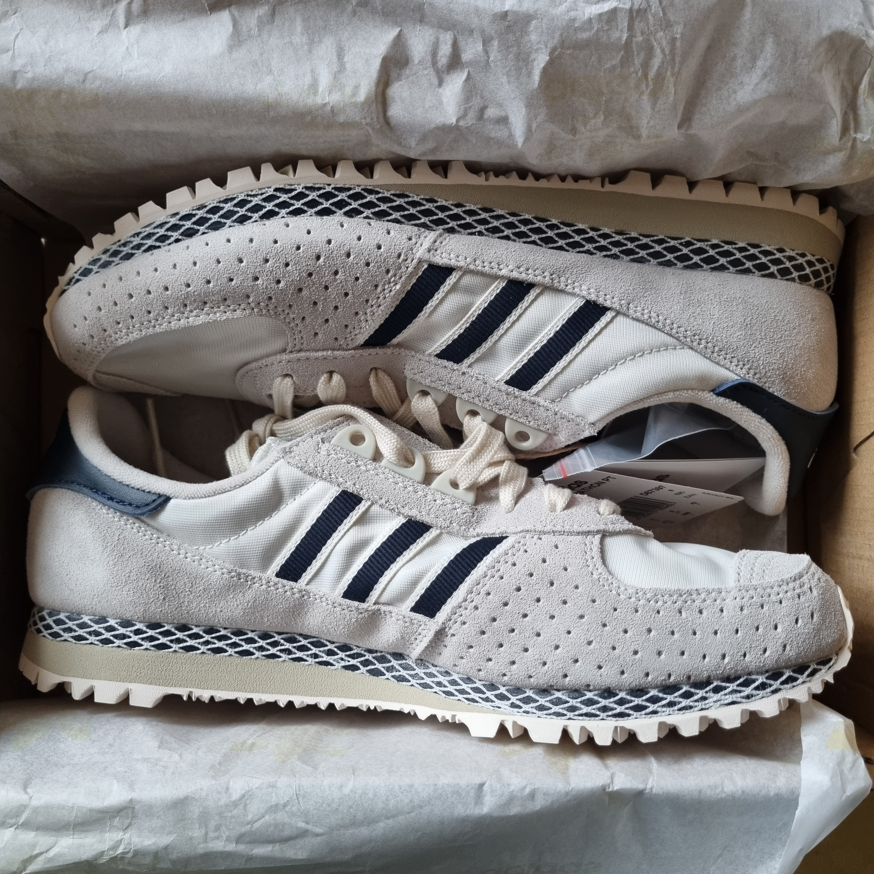 Adidas City Marathon PT Beige Navy 착용 스타일