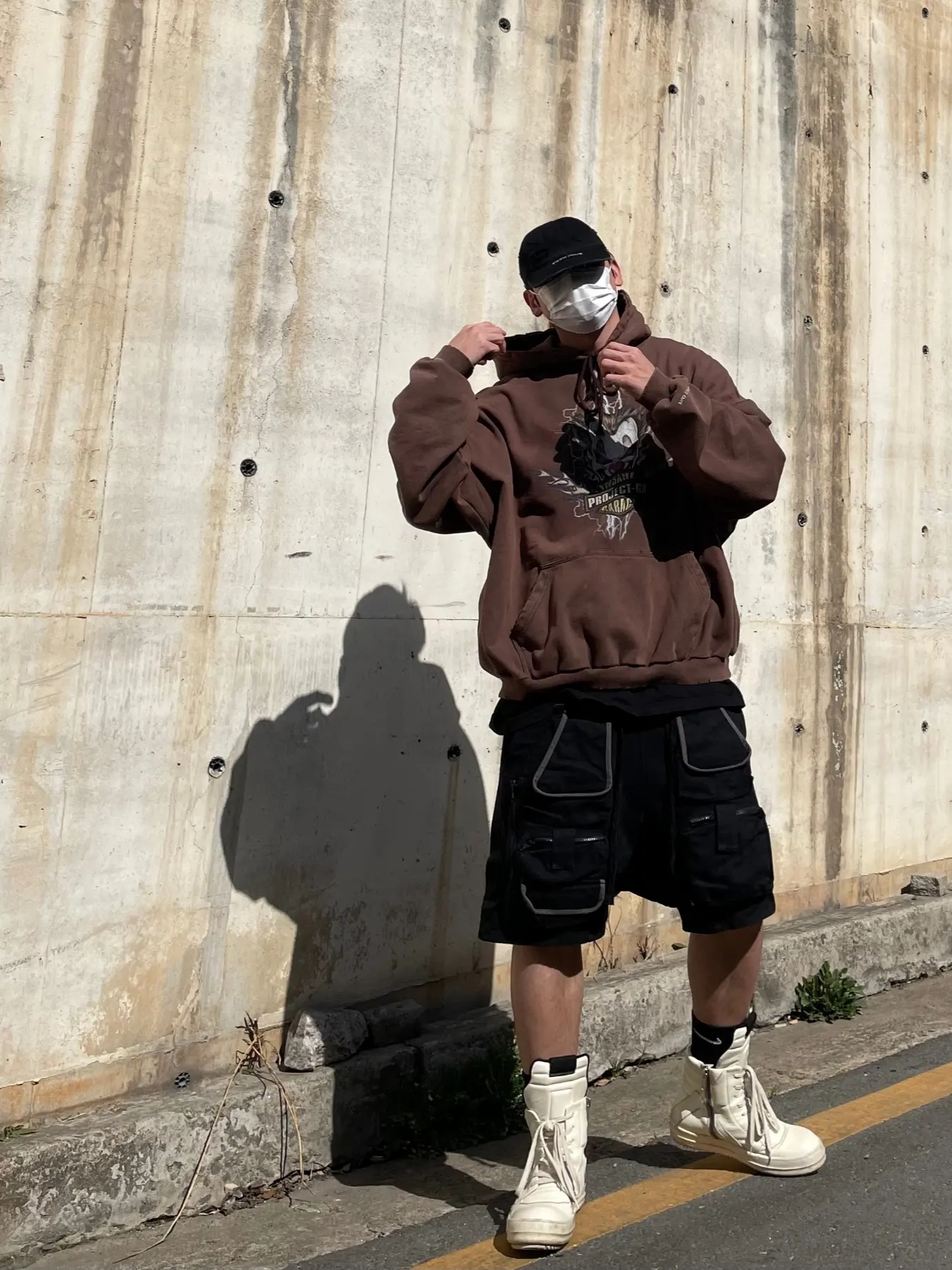 Project G/R x Insane Garage Clown Bike Hoodie Vintage Brown, Project G/R Distressed Filth Club Cap Washed Black 착용 스타일 - 2