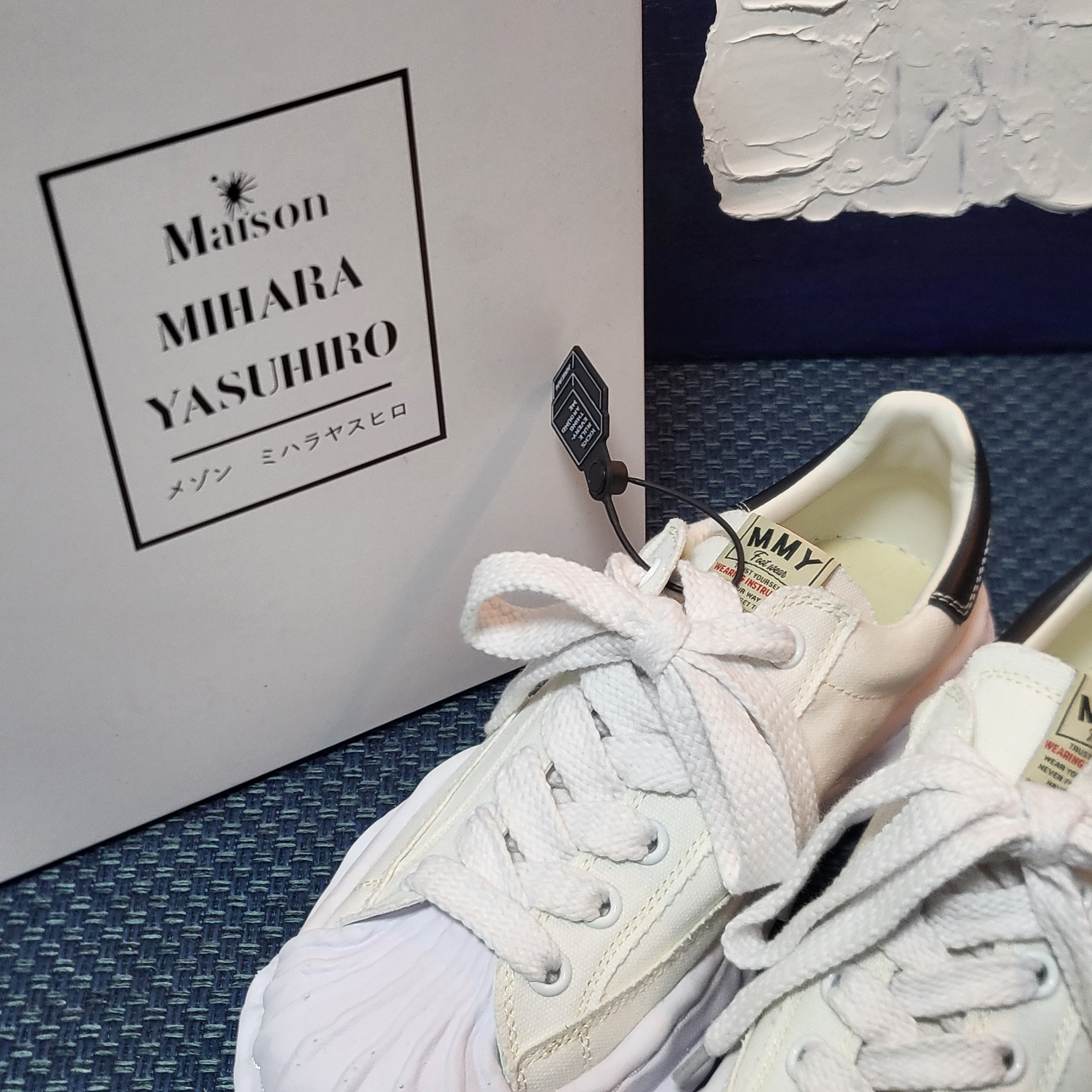 Maison Mihara Yasuhiro Blakey OG Sole Canvas Low-top Sneakers White 착용 스타일