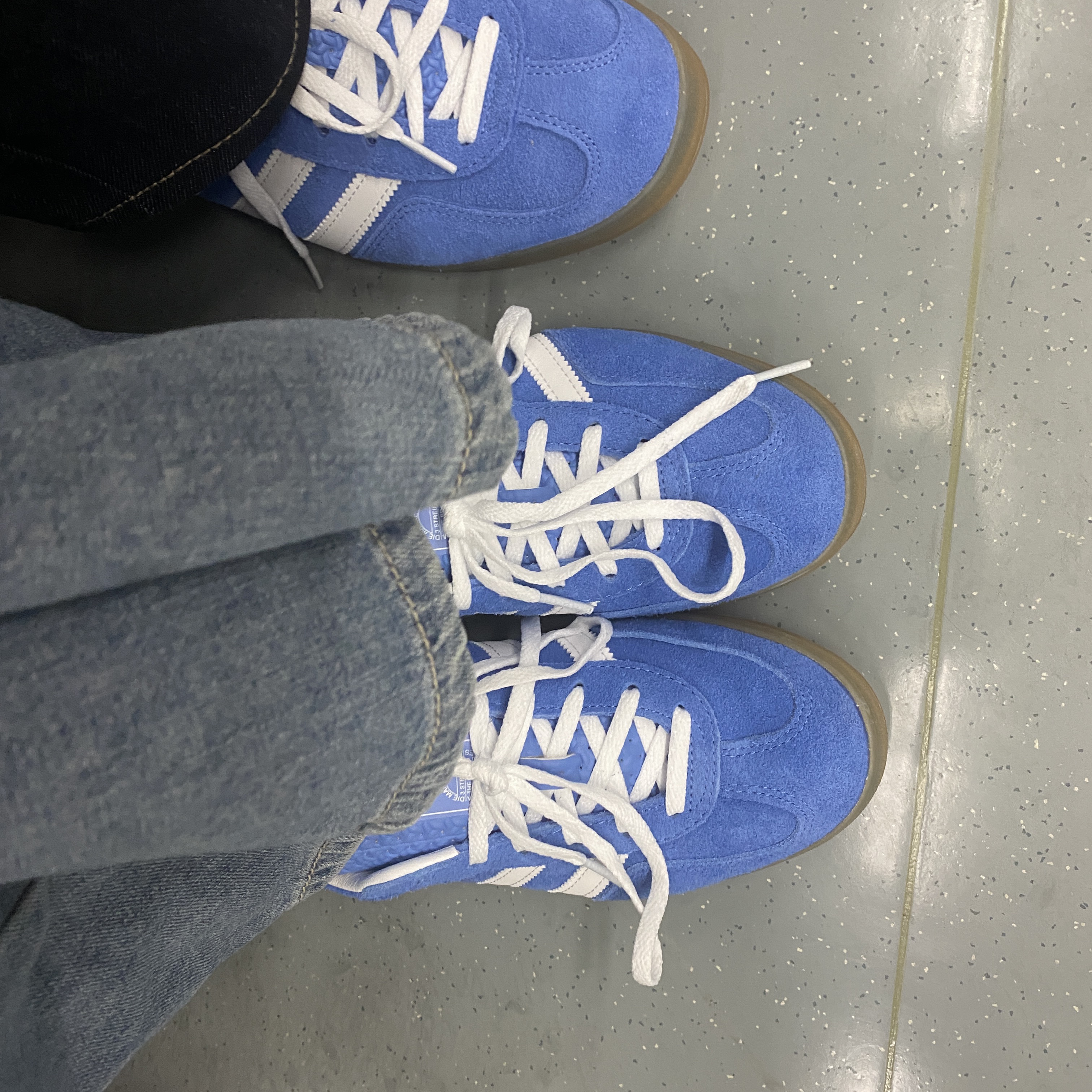 (W) Adidas Gazelle Indoor Blue Fusion Cloud White 착용 스타일