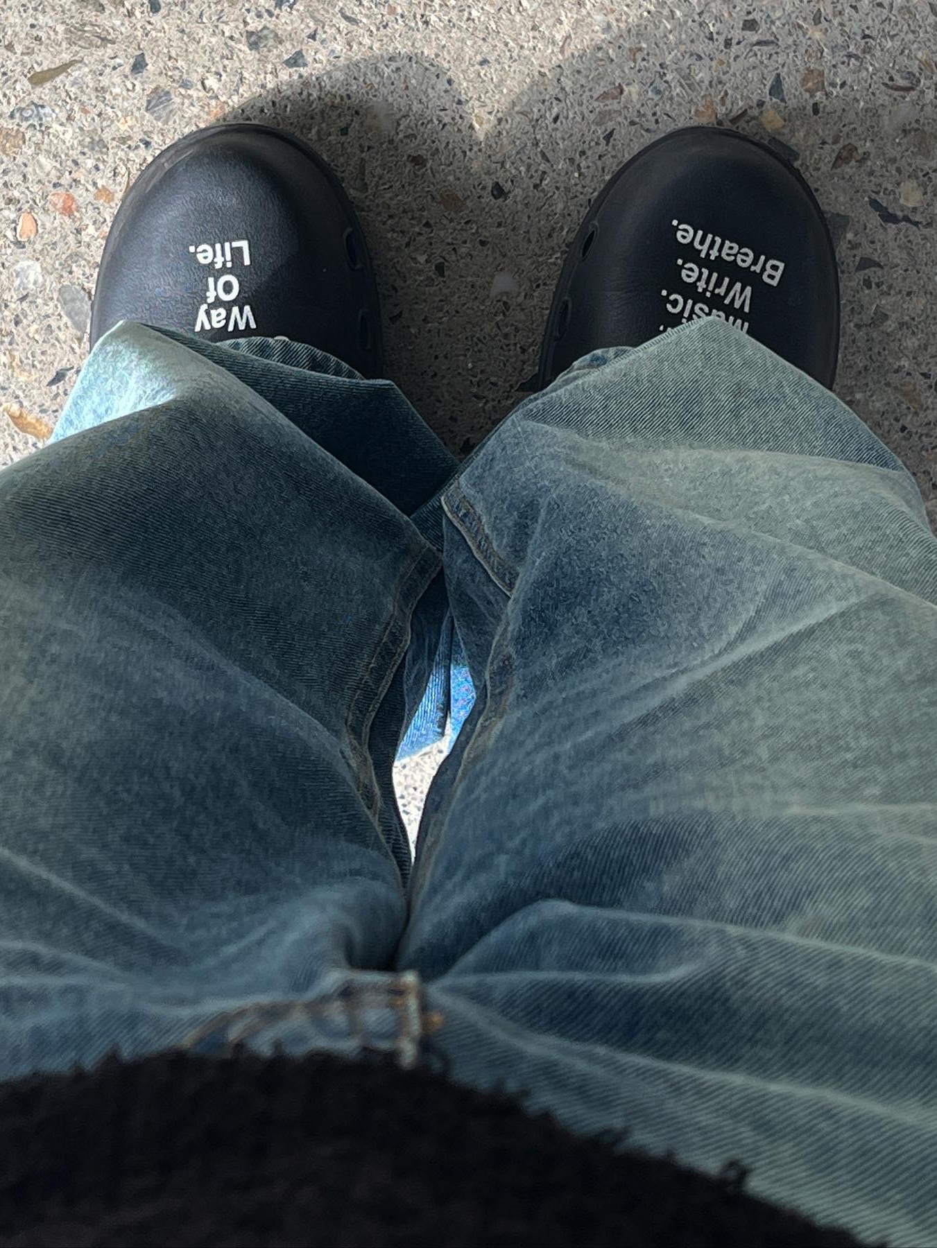 Oofos x Takahiromiyashita The Soloist The Soloist's Way Of Life Clog Black White 착용 스타일 - 3