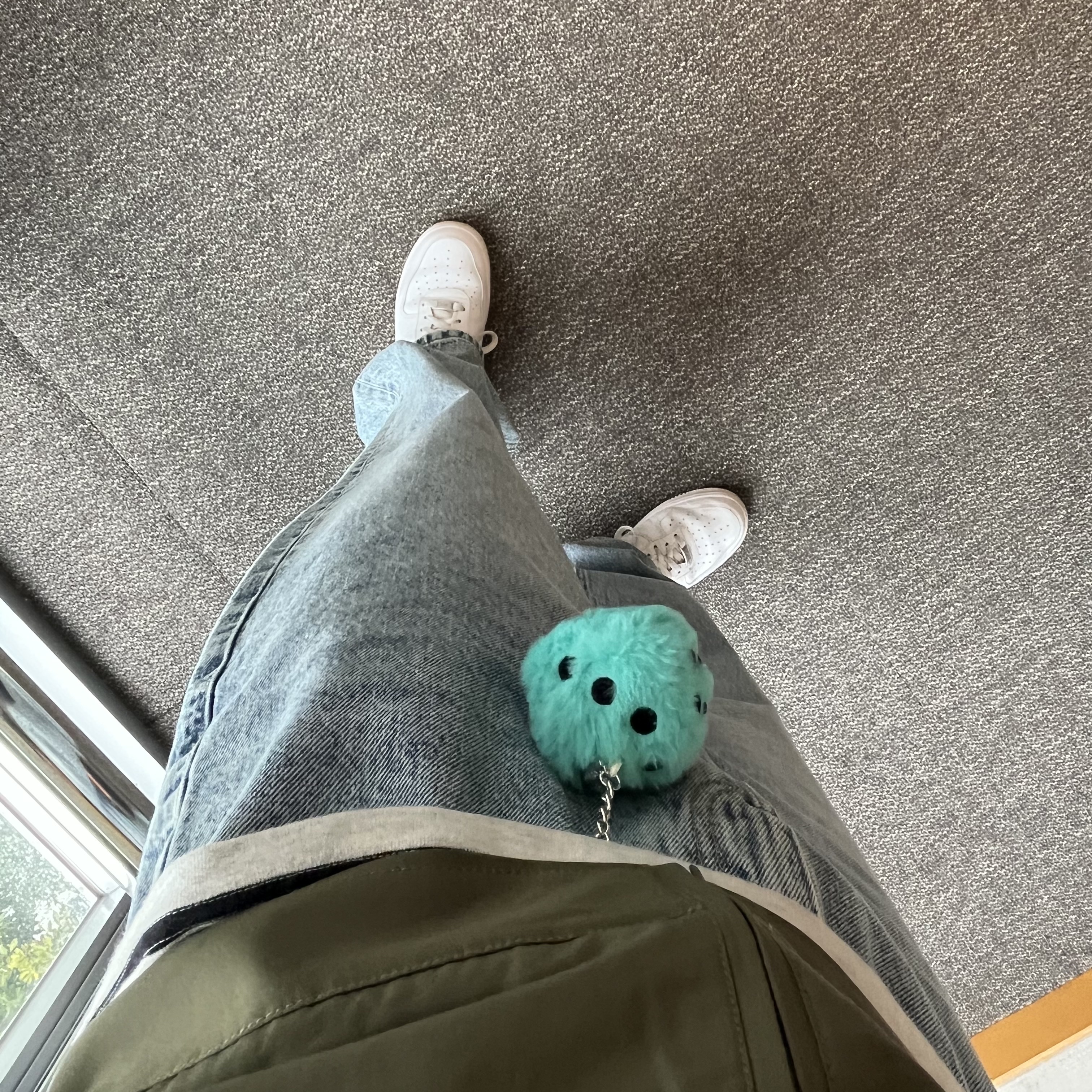 Stussy Fuzzy Dice Keychain Teal, Nike Air Force 1 '07 Low White 착용 스타일 - 4