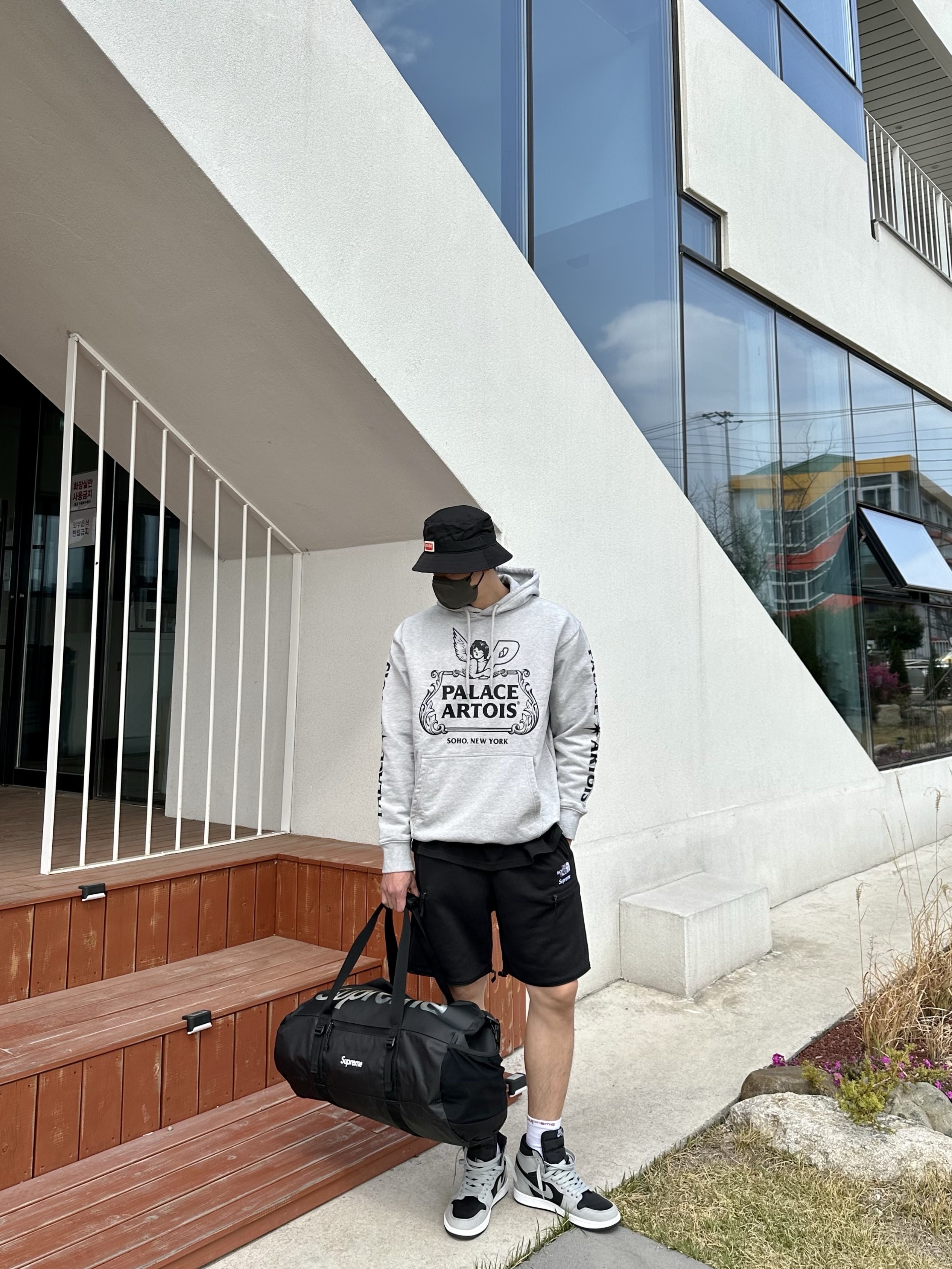 Supreme x The North Face Convertible Sweatpants Black - 23SS, Kenzo Jungle Bucket Hat Black 착용 스타일 - 1