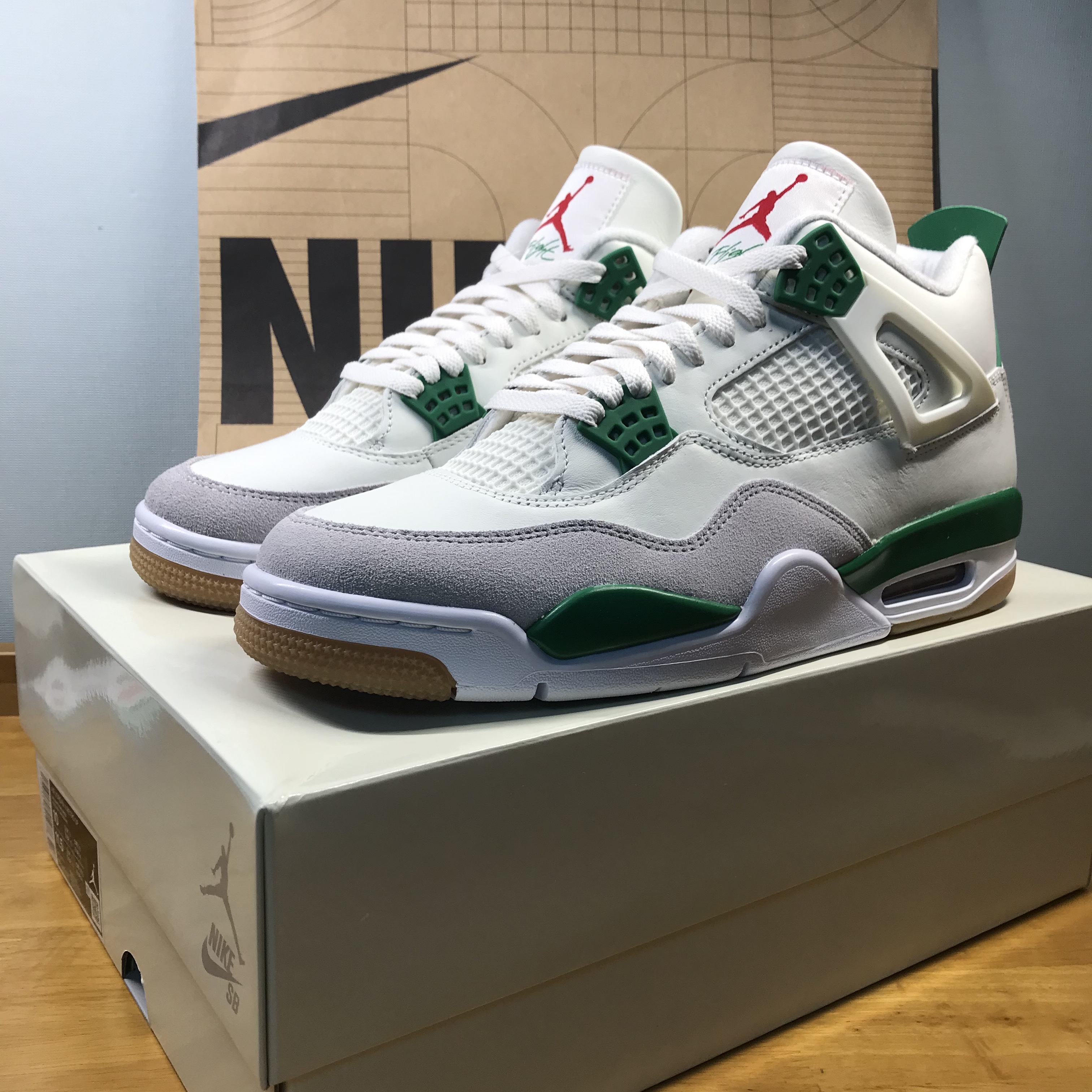 Jordan 4 x Nike SB Retro SP Pine Green 착용 스타일 - 1