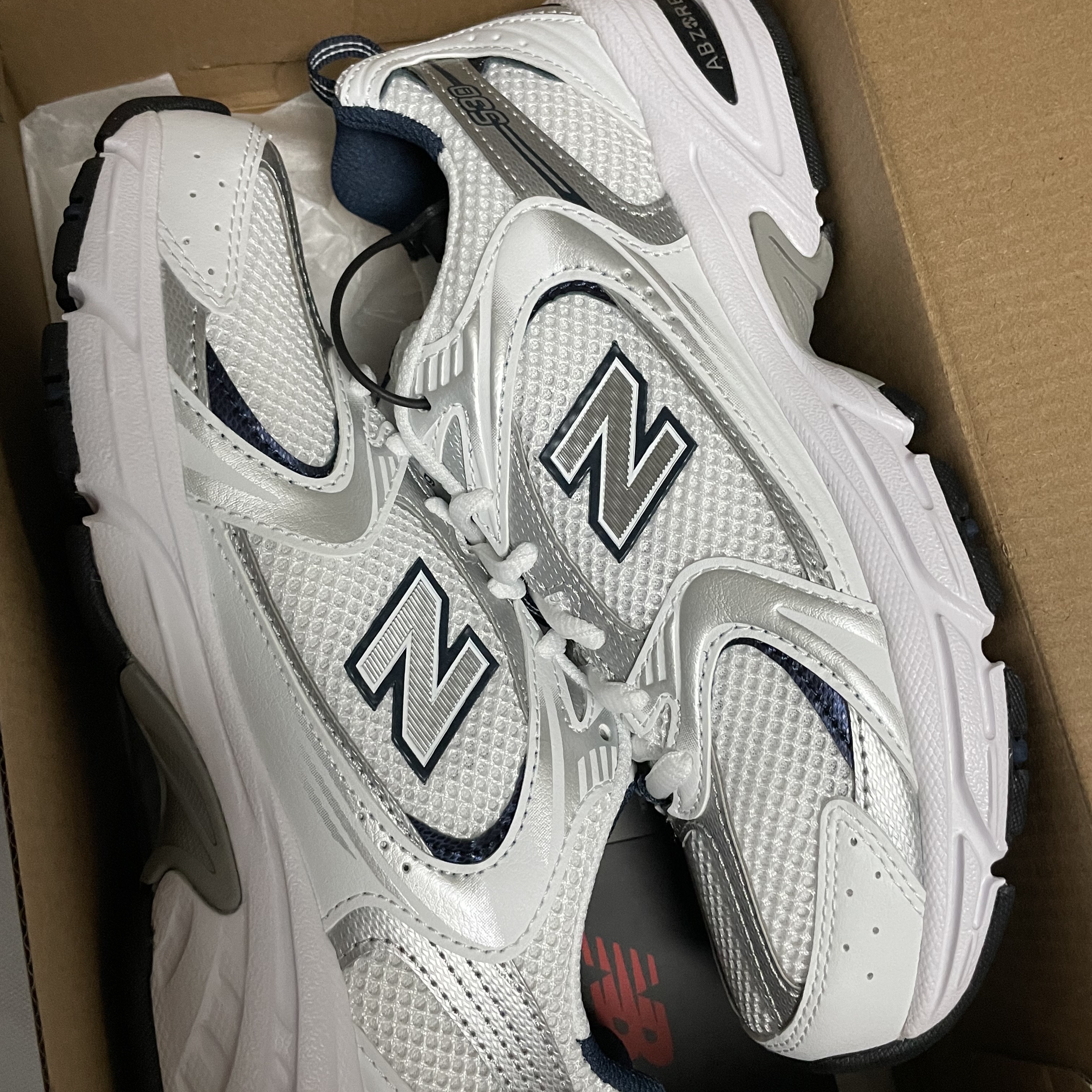 New Balance 530 White 착용 스타일