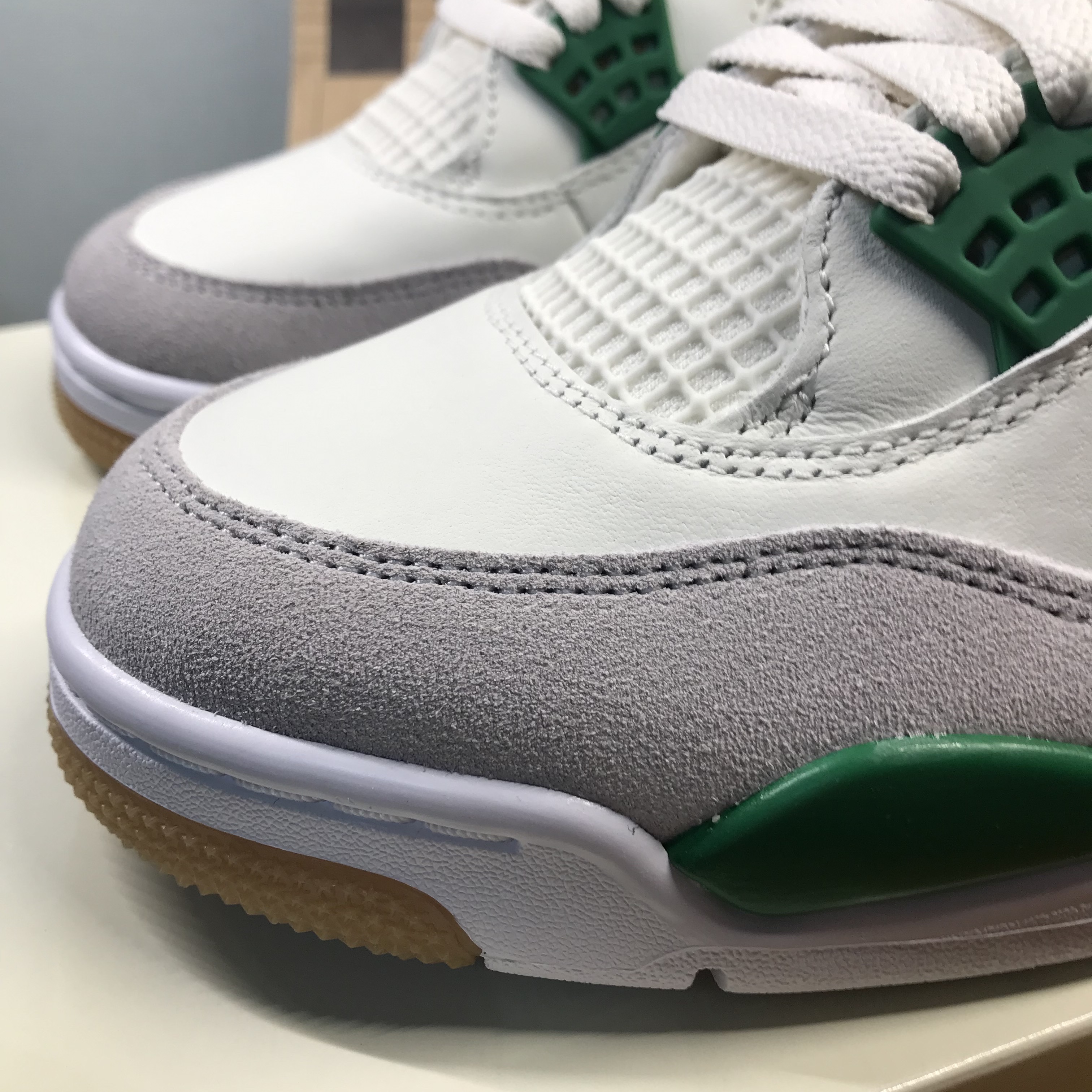 Jordan 4 x Nike SB Retro SP Pine Green 착용 스타일 - 2