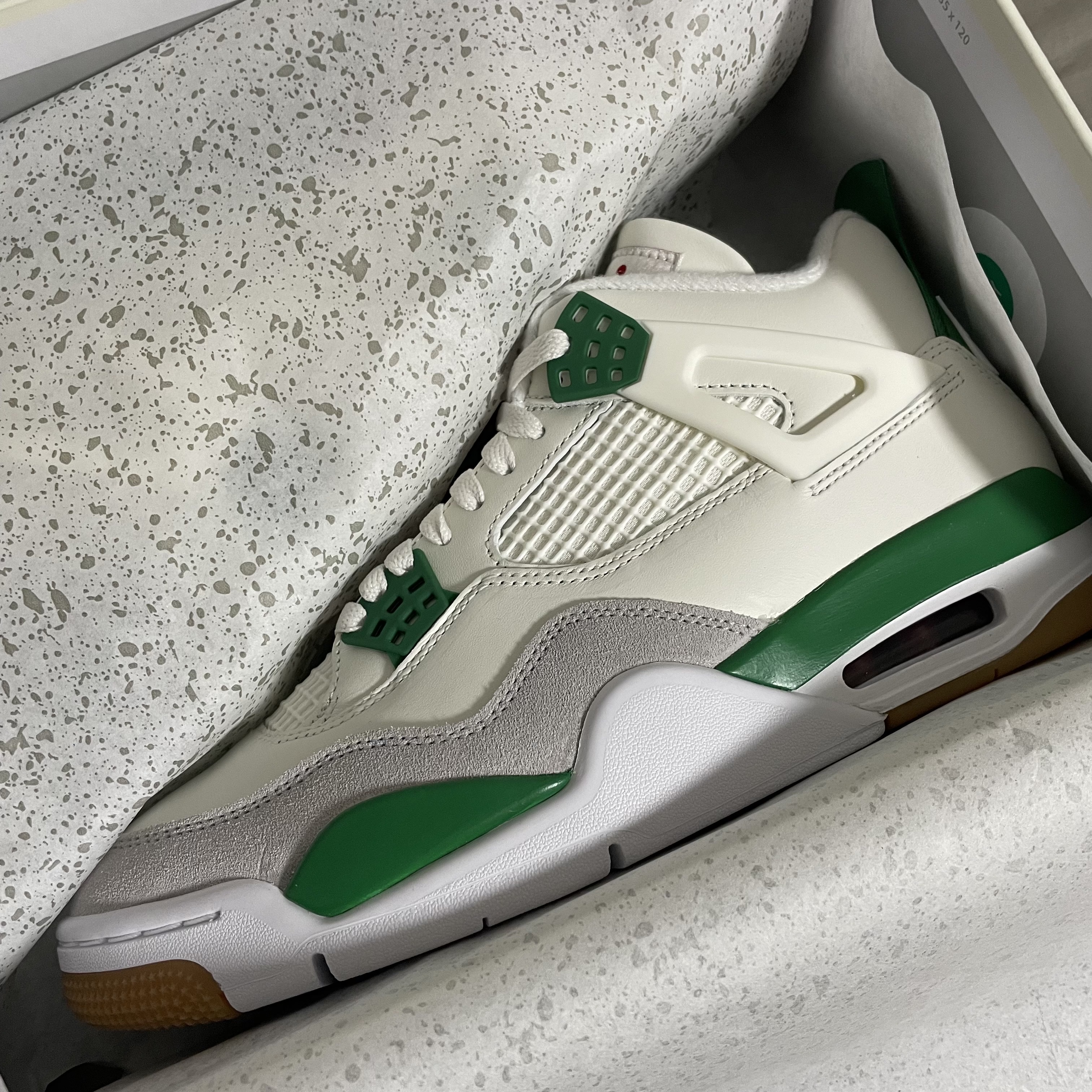 Jordan 4 x Nike SB Retro SP Pine Green 착용 스타일 - 1