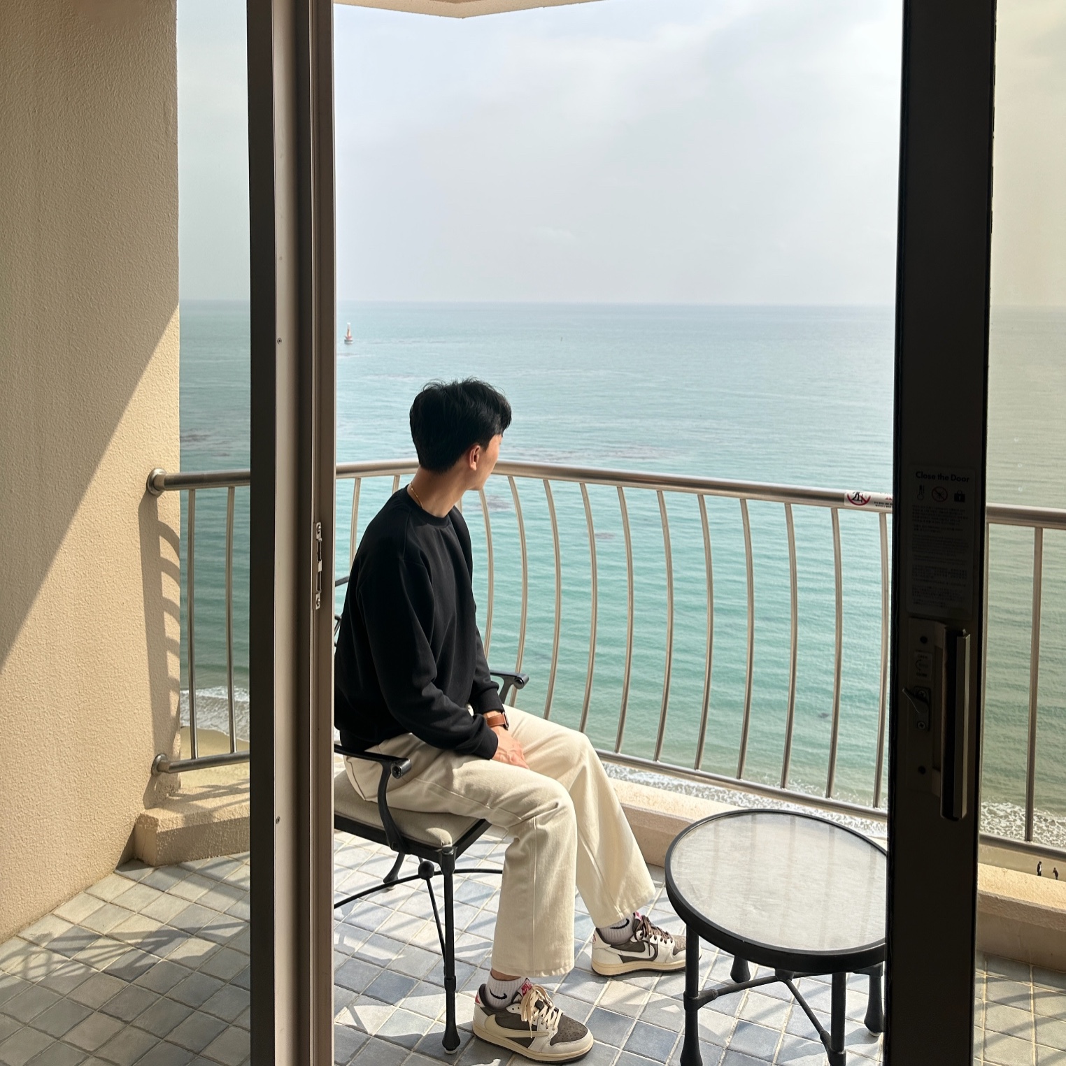 Prada Technical Cotton Sweatshirt Black, Jordan 1 x Travis Scott Retro Low OG SP Sail and Ridgerock 착용 스타일 - 2