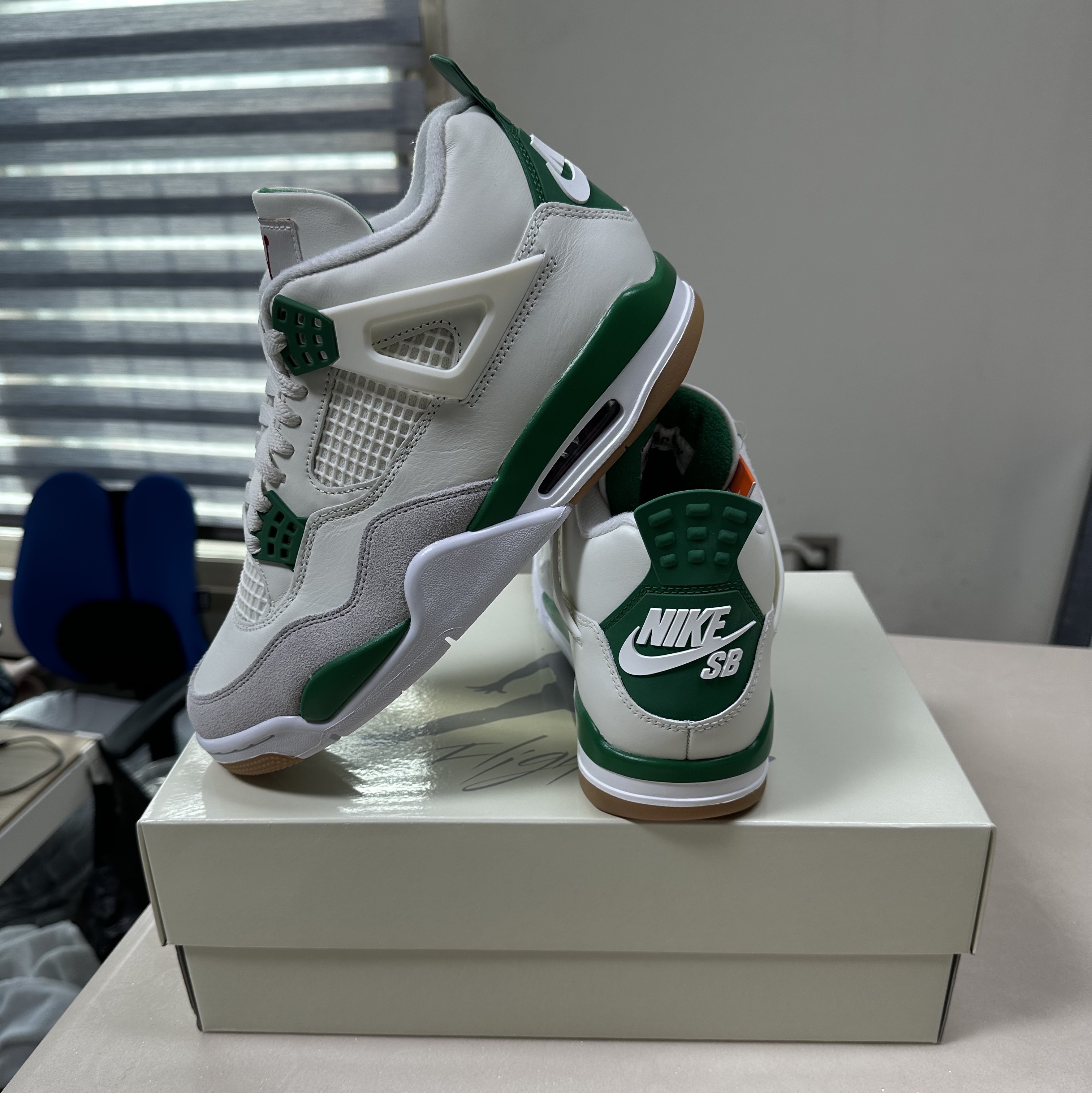 Jordan 4 x Nike SB Retro SP Pine Green 착용 스타일 - 4