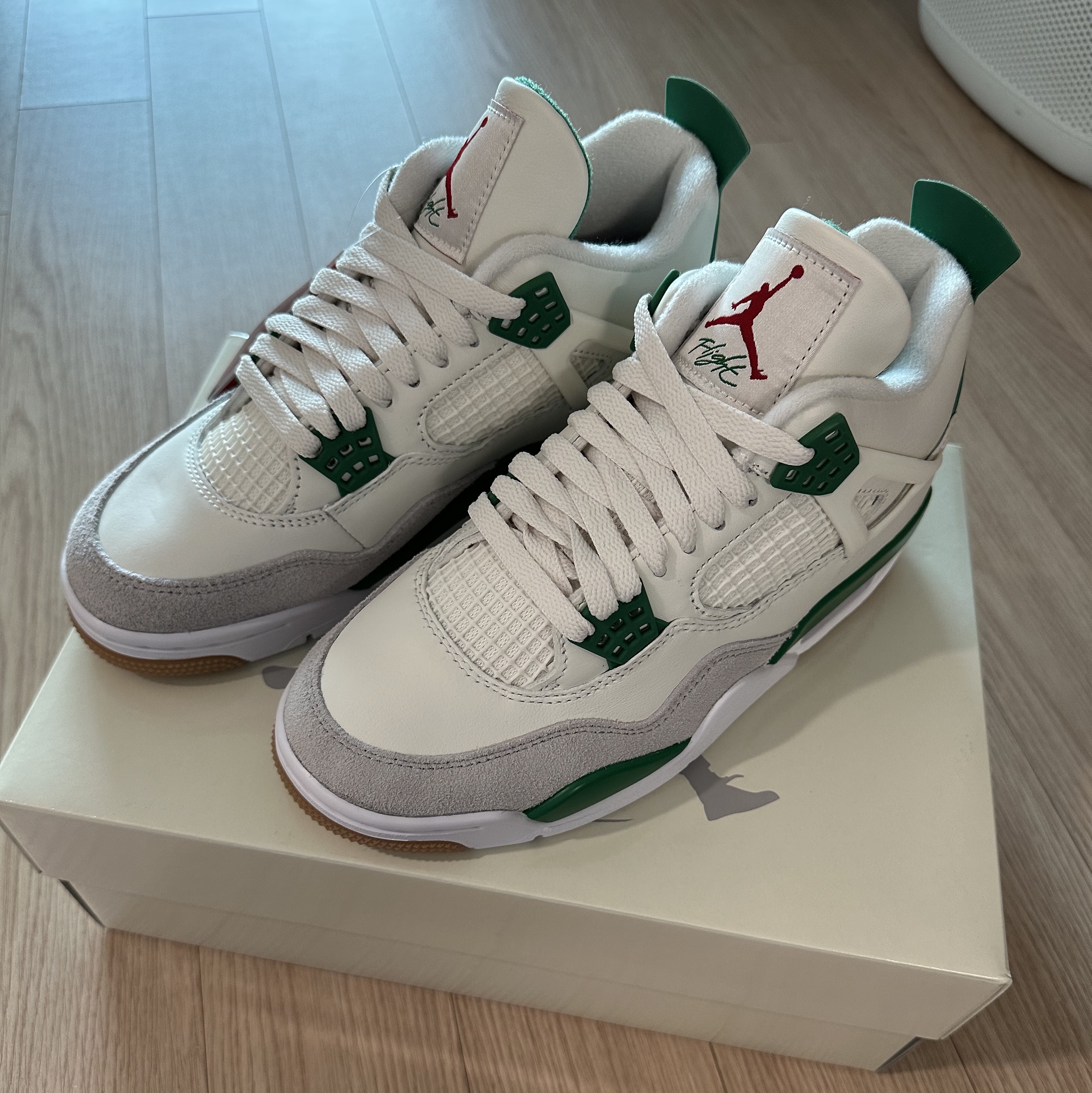 Jordan 4 x Nike SB Retro SP Pine Green 착용 스타일