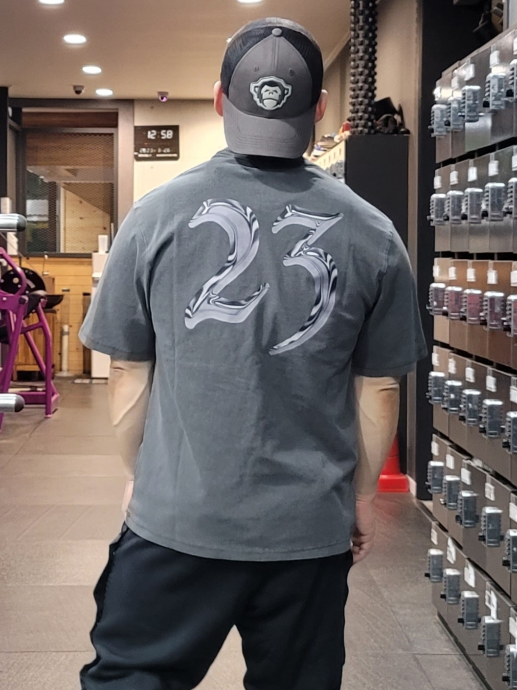(W) Jordan x Billie Eilish T-Shirt Black - Asia, Jordan 4 x Nike SB Retro SP Pine Green 착용 스타일 - 2