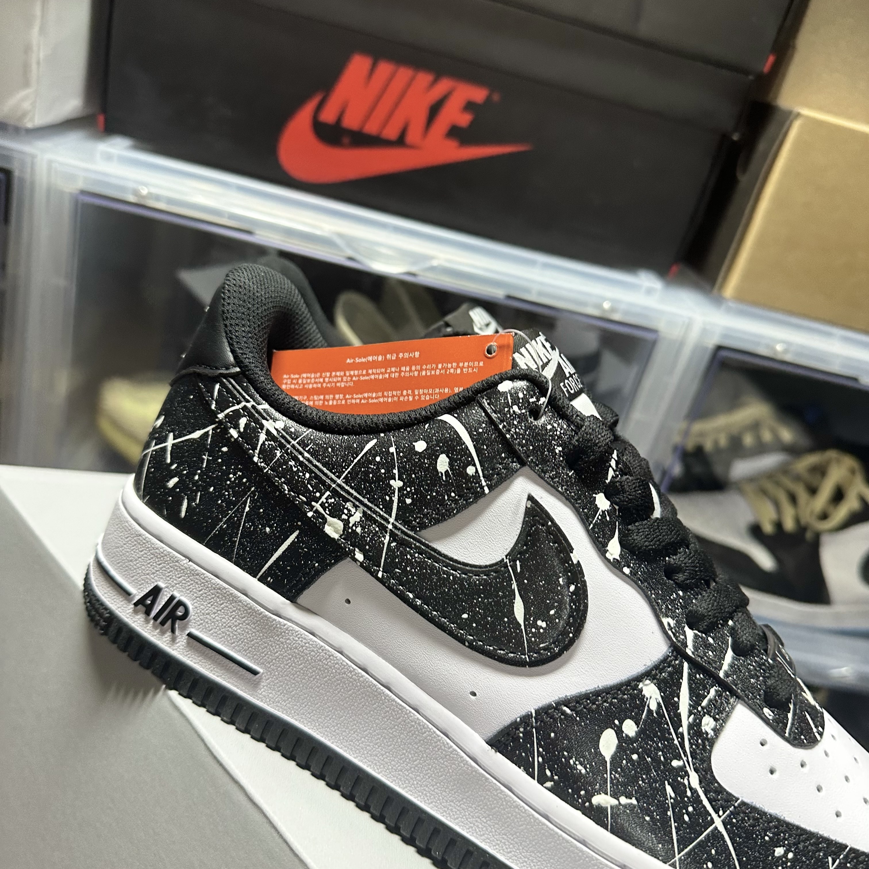 Nike Air Force 1 '07 Black White 착용 스타일 - 3