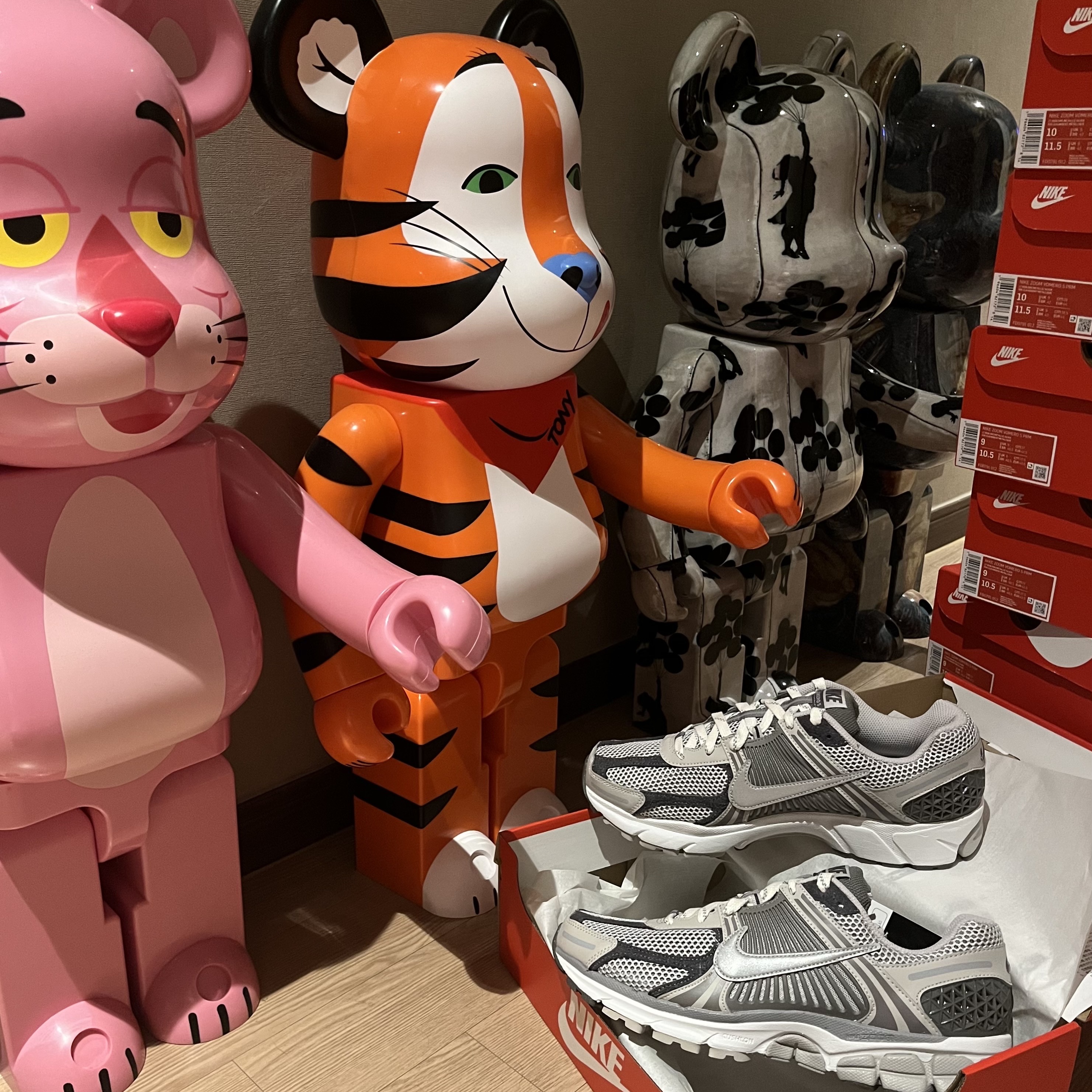 Nike Zoom Vomero 5 PRM Light Iron Ore and Flat Fewter, Bearbrick Pink Panther 1000% 착용 스타일