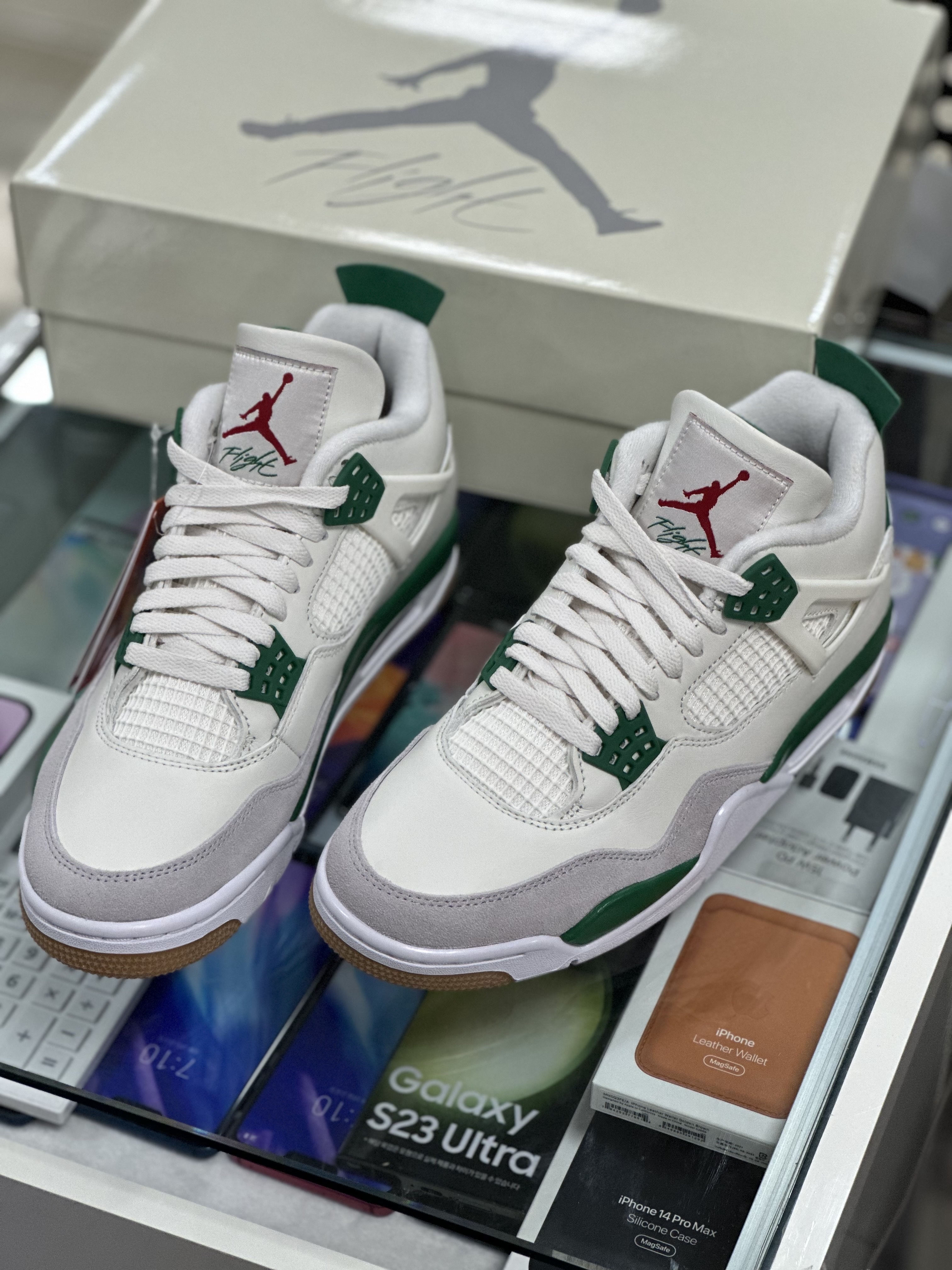 Jordan 4 x Nike SB Retro SP Pine Green 착용 스타일 - 2