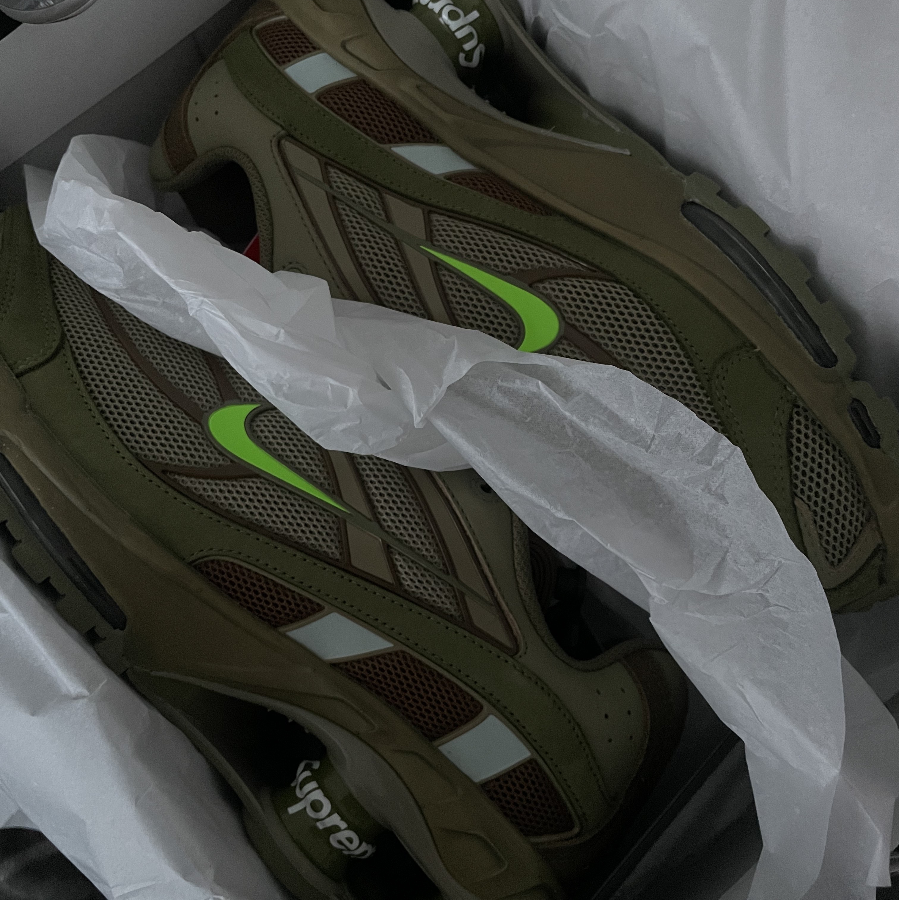 Nike x Supreme Shox Ride 2 SP Neutral Olive 착용 스타일