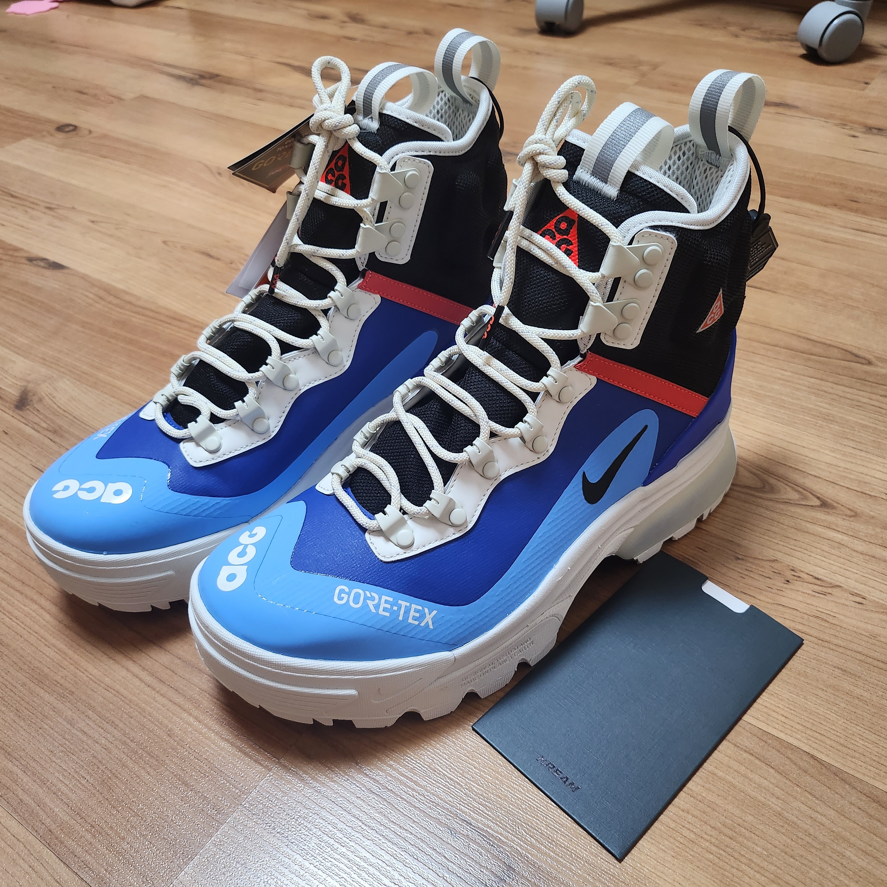 Nike ACG Air Zoom Gaiadome Gore-Tex Hyper Royal 착용 스타일 - 1