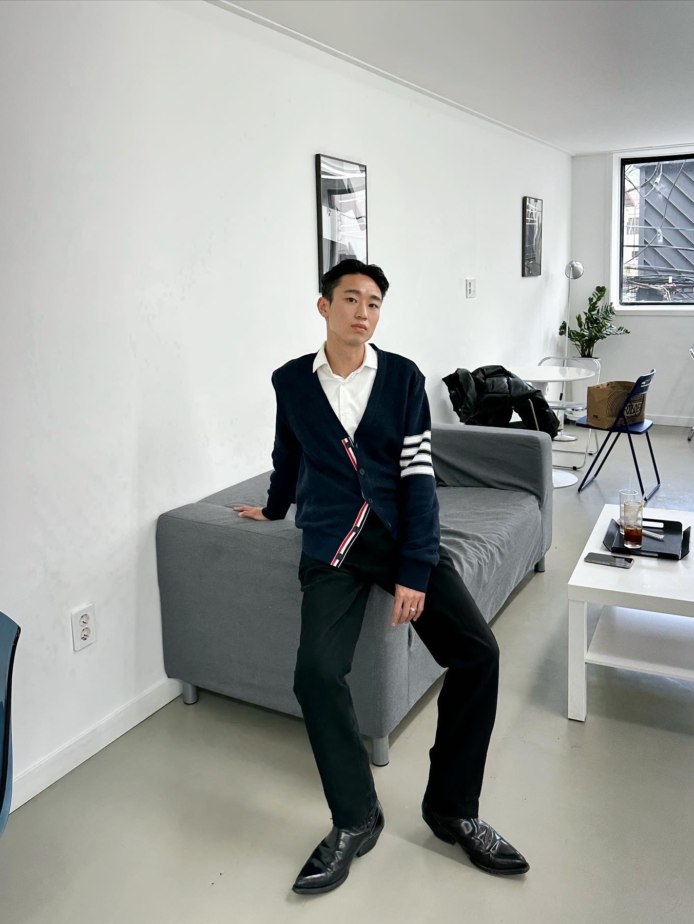 Thom Browne Open Raschel Stitch 4-Bar V-Neck Cardigan Navy 착용 스타일 - 1