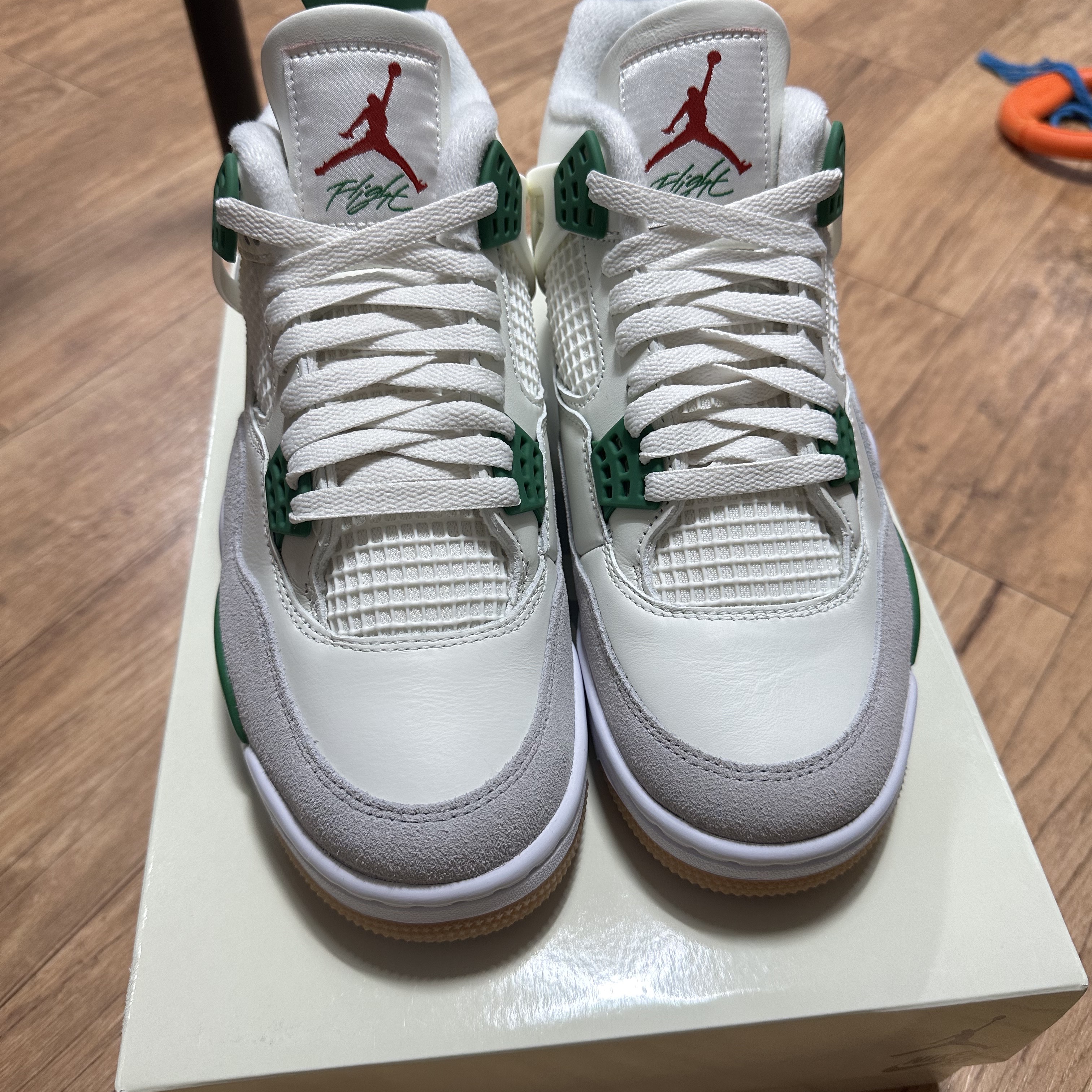Jordan 4 x Nike SB Retro SP Pine Green 착용 스타일 - 1