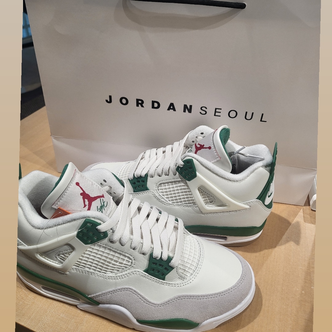 Jordan 4 x Nike SB Retro SP Pine Green 착용 스타일