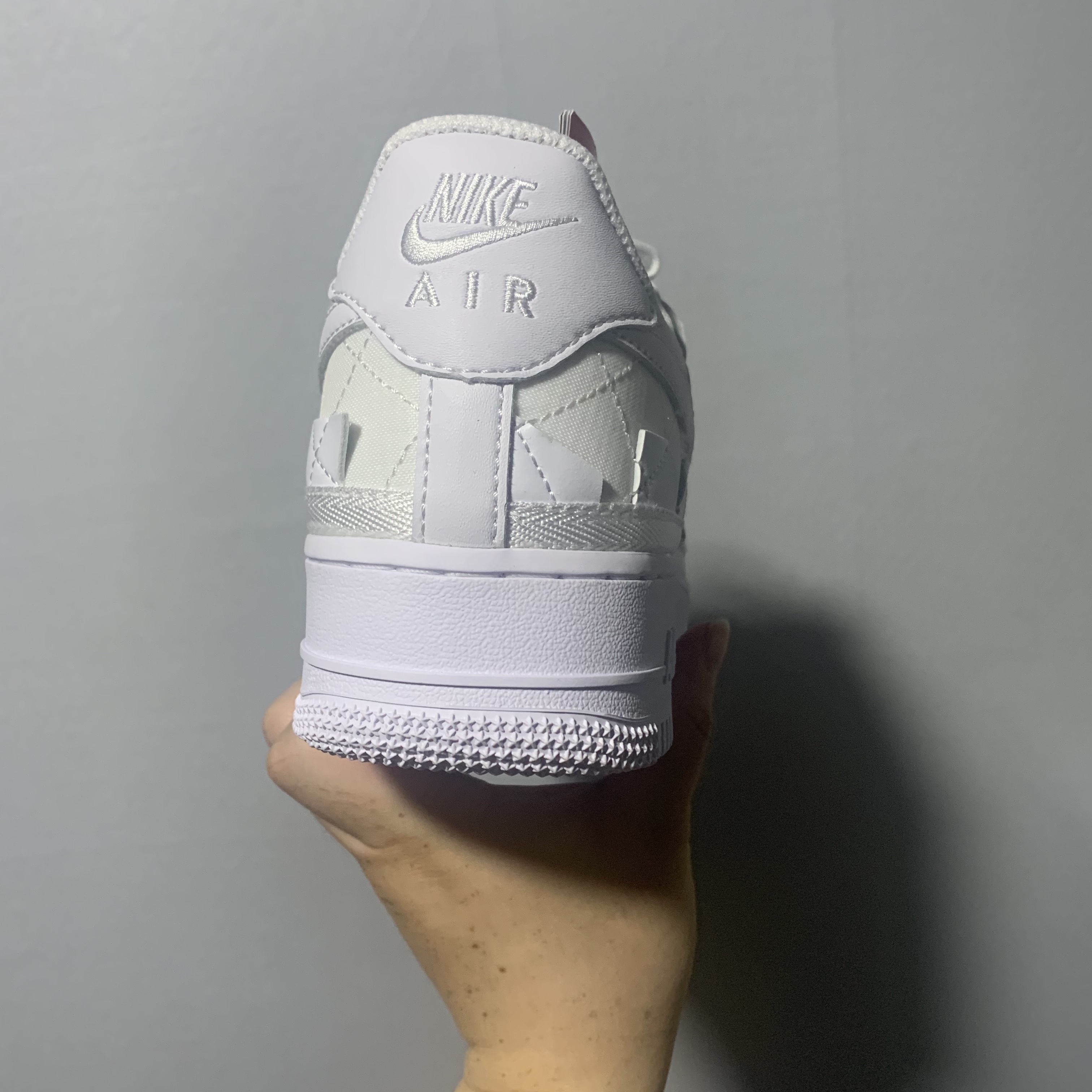 Nike x Billie Eilish Air Force 1 Low SP Triple White 착용 스타일 - 5