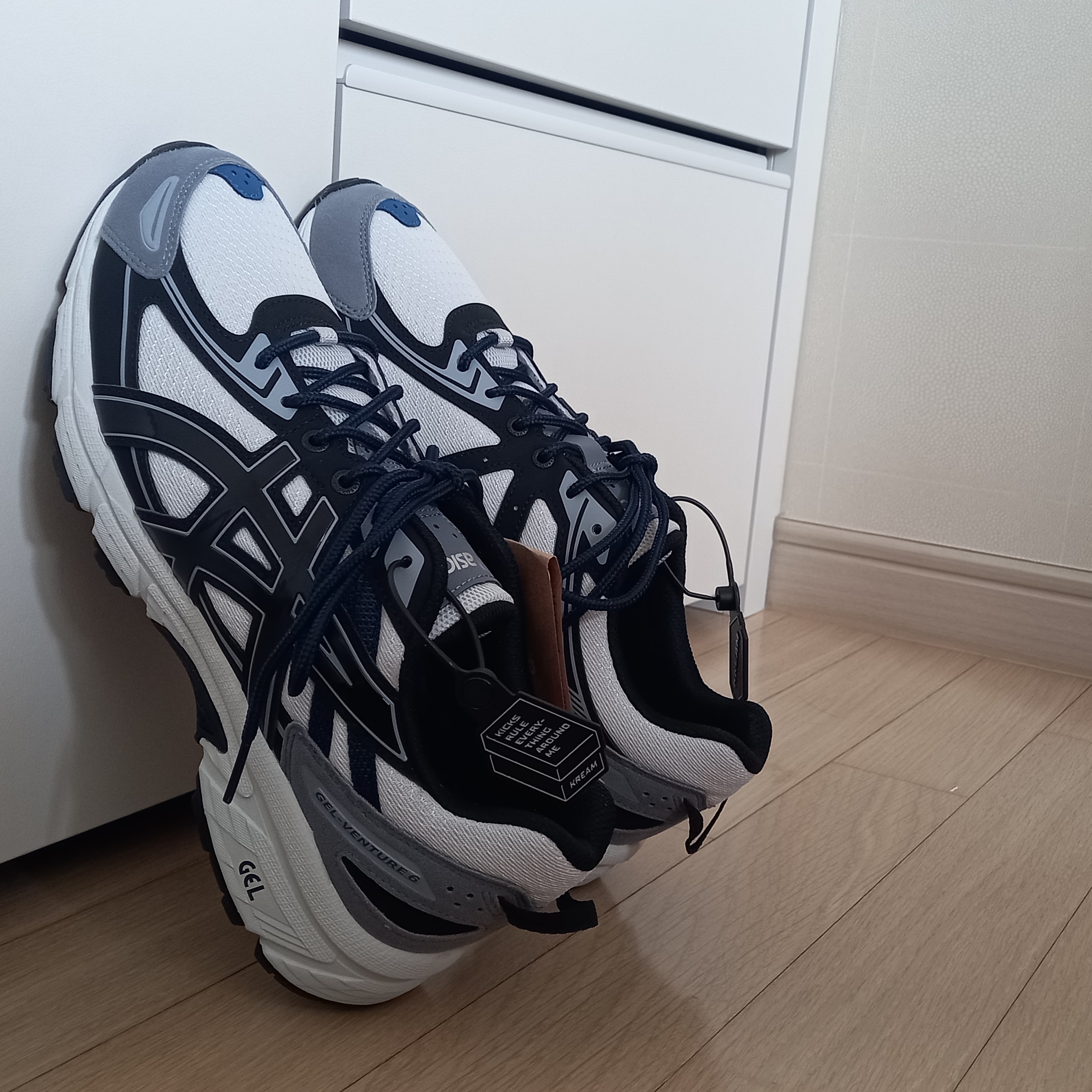 Asics Gel-Venture 6 SPS Glacier Grey 착용 스타일 - 2