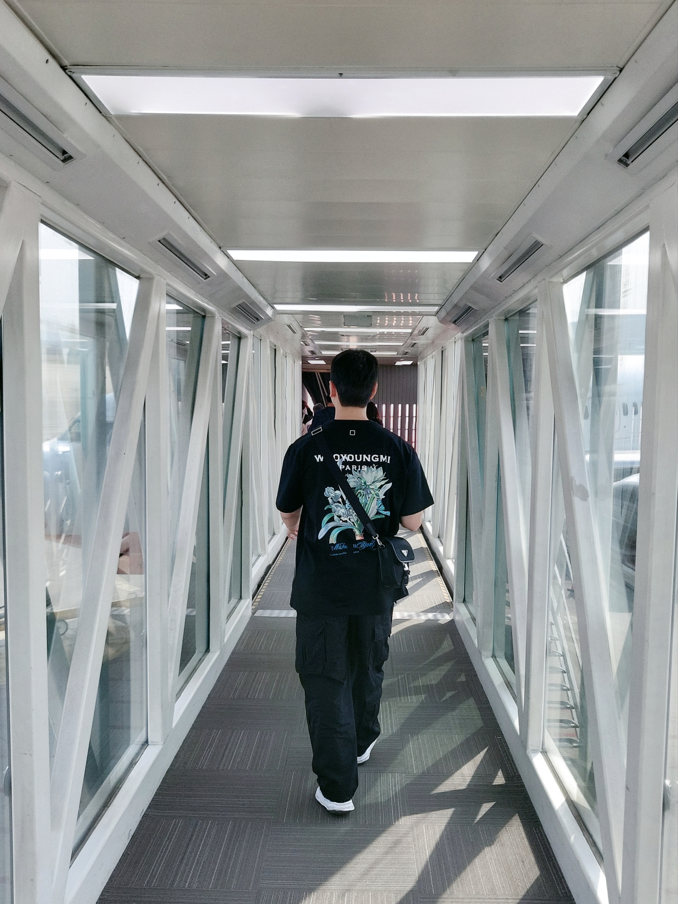 Wooyoungmi Flower Print Back Logo T-Shirt Black - 23SS, Maison Mihara Yasuhiro Blakey OG Sole Canvas Low-top Sneakers Black White 착용 스타일 - 2