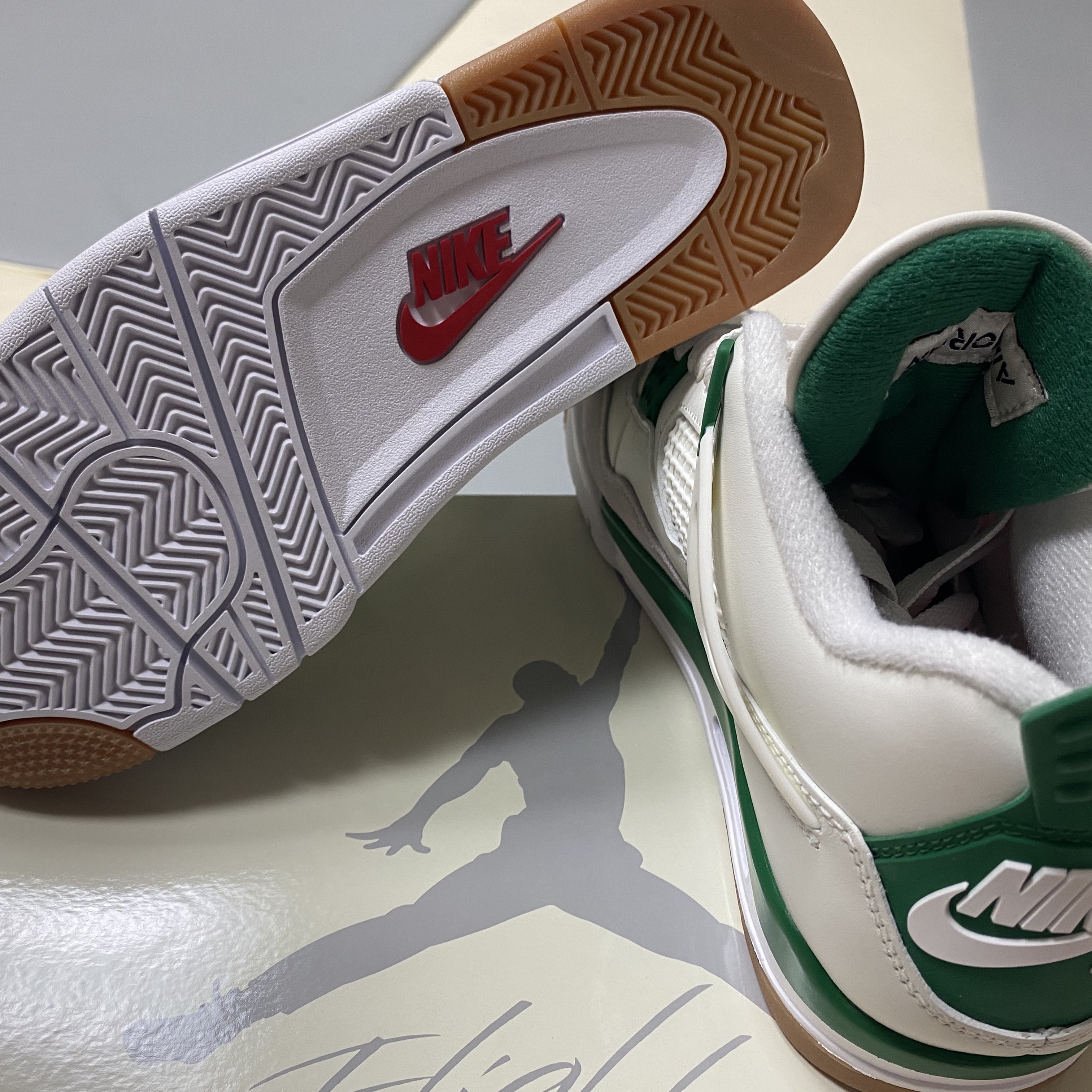 Jordan 4 x Nike SB Retro SP Pine Green 착용 스타일 - 4