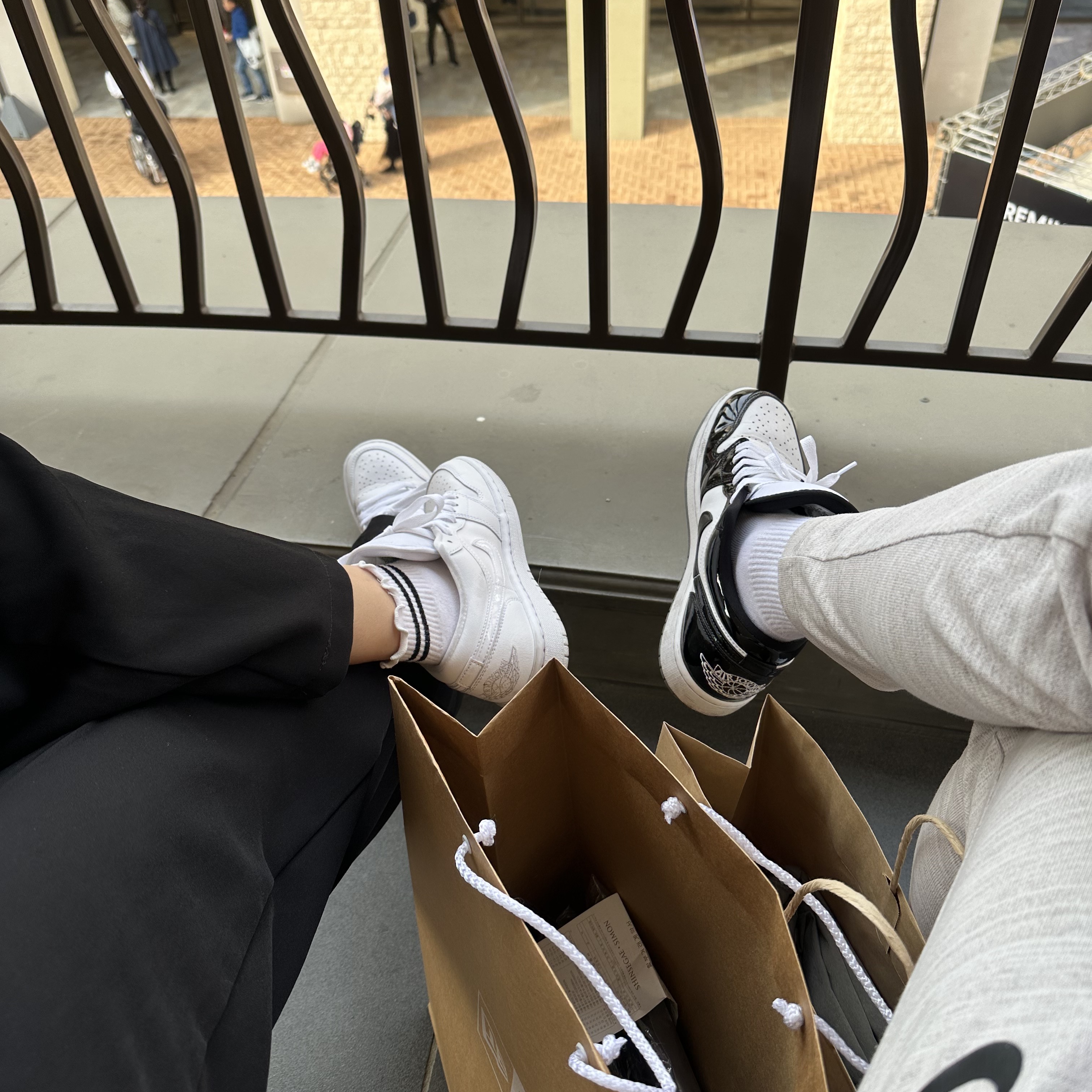 Jordan 1 Low SE Concord, (W) Jordan 1 Low Triple White 2022 착용 스타일 - 2