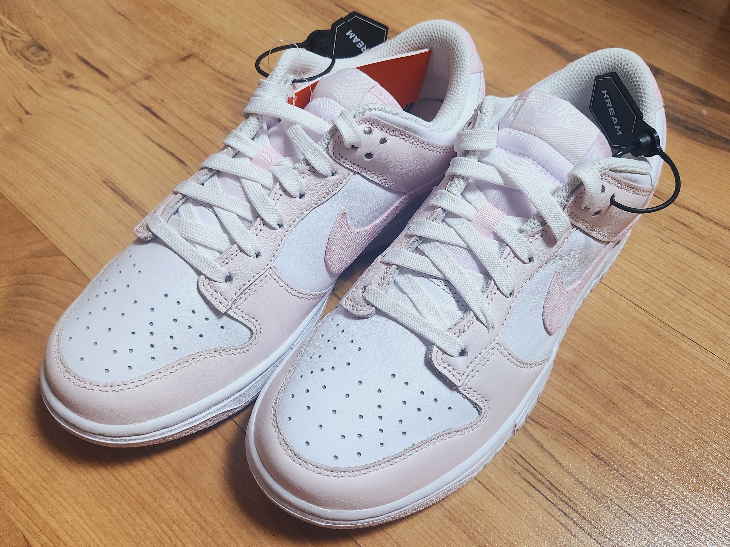 (W) Nike Dunk Low Pearl Pink 착용 스타일 - 2