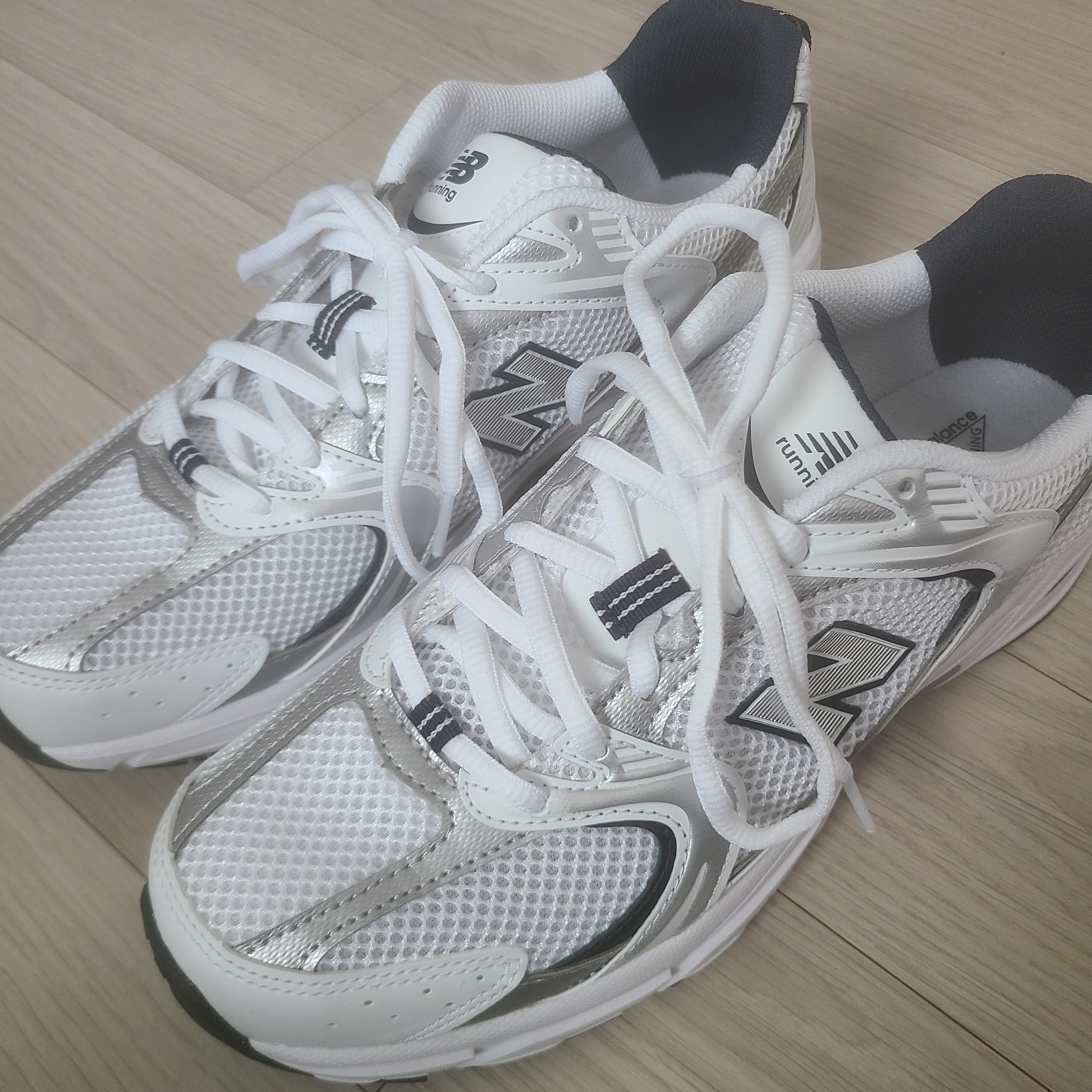 New Balance 530 White 착용 스타일