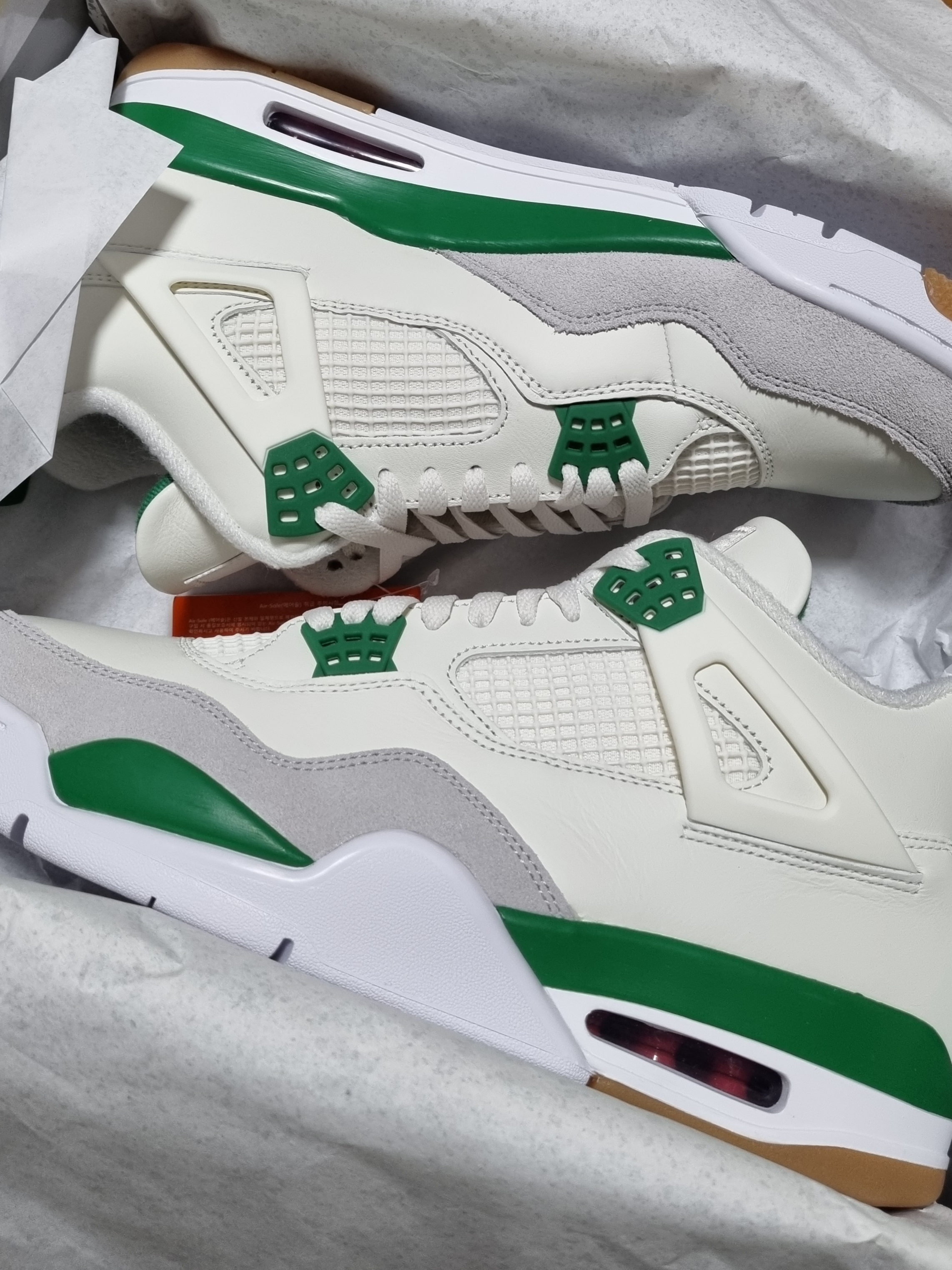 Jordan 4 x Nike SB Retro SP Pine Green 착용 스타일