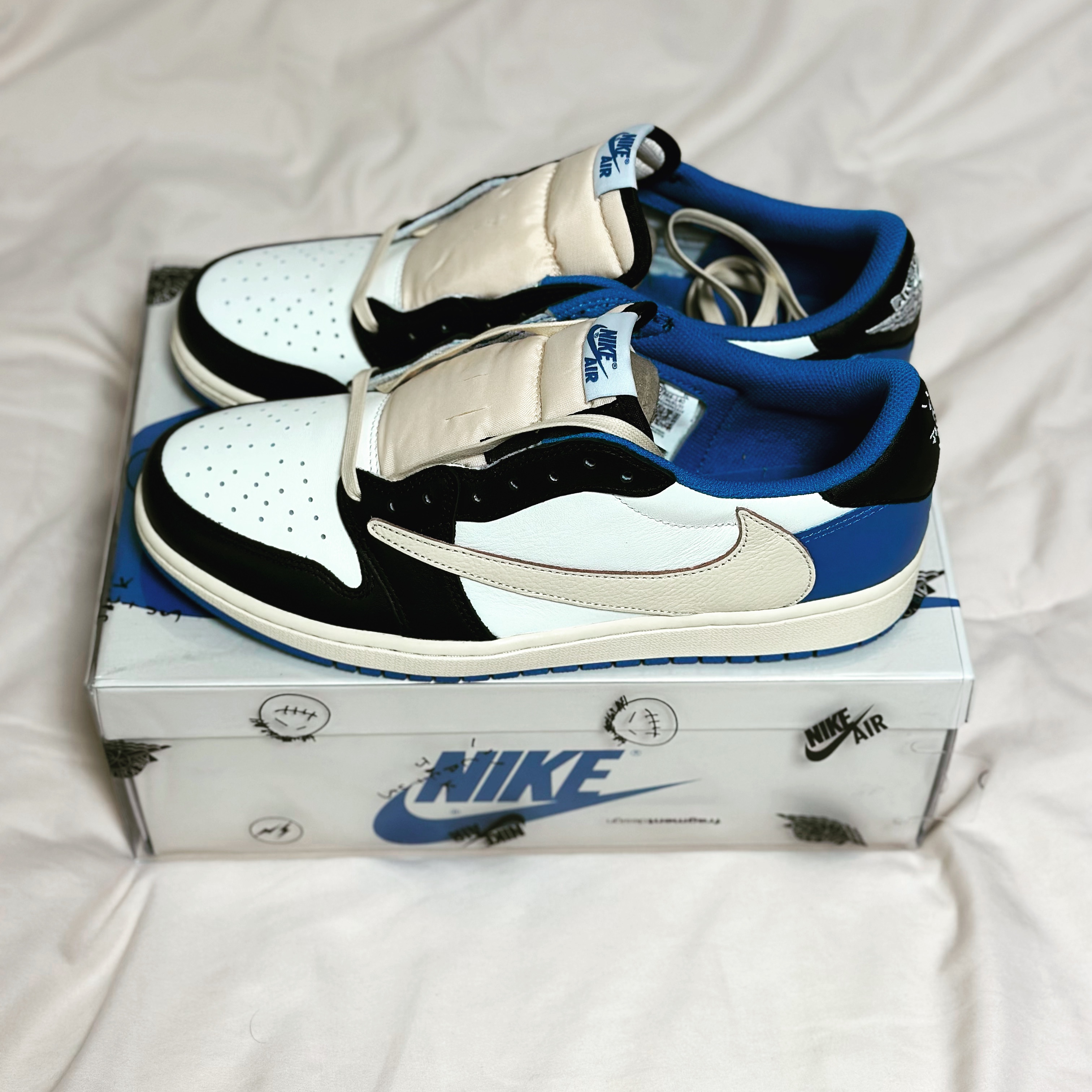 Jordan 1 x Travis Scott x Fragment Retro Low OG SP Military Blue 착용 스타일