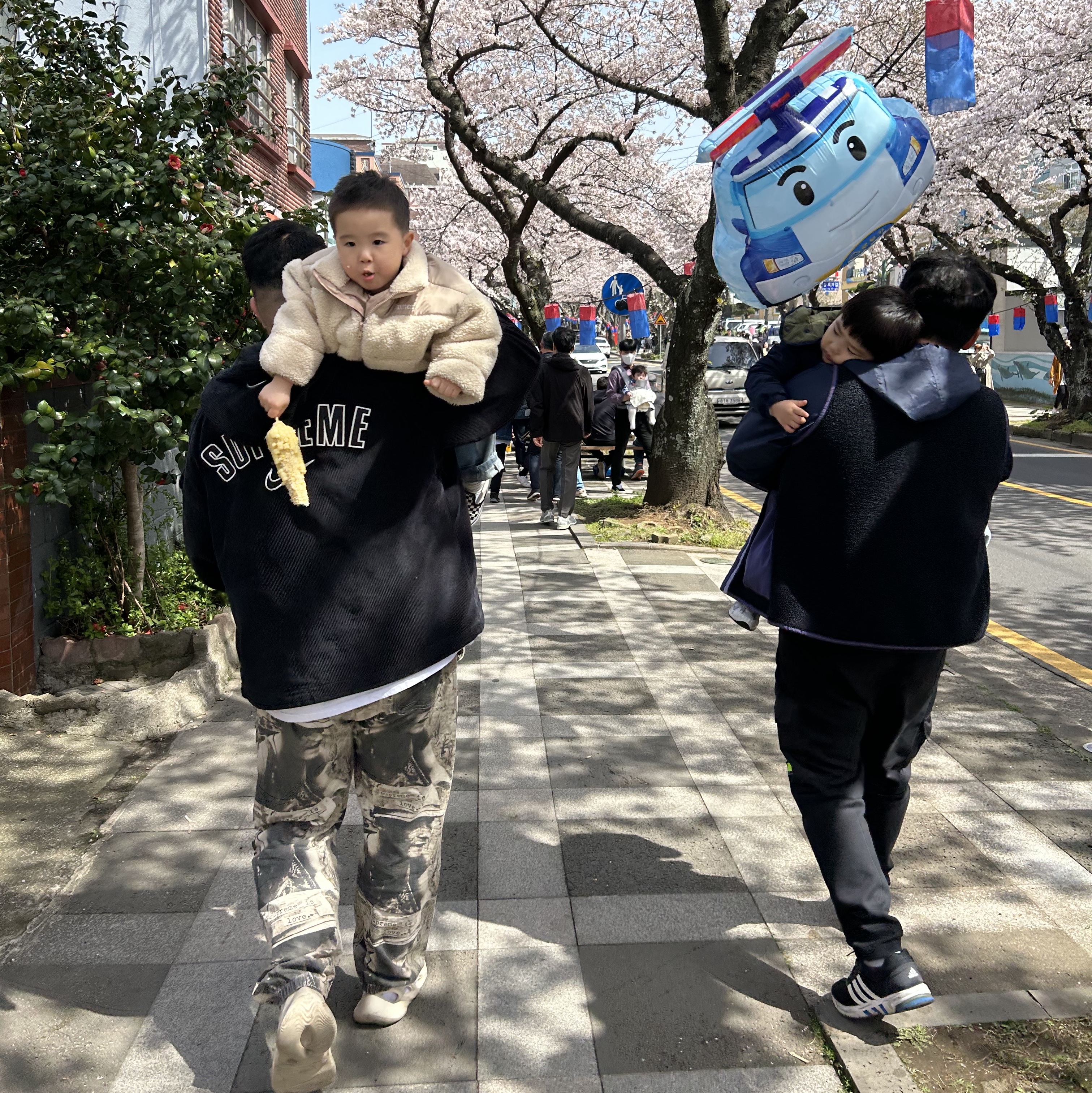 Supreme x Nike Arc Corduroy Hooded Jacket Black - 22SS, Adidas Yeezy Foam RNNR Sand 착용 스타일 - 2
