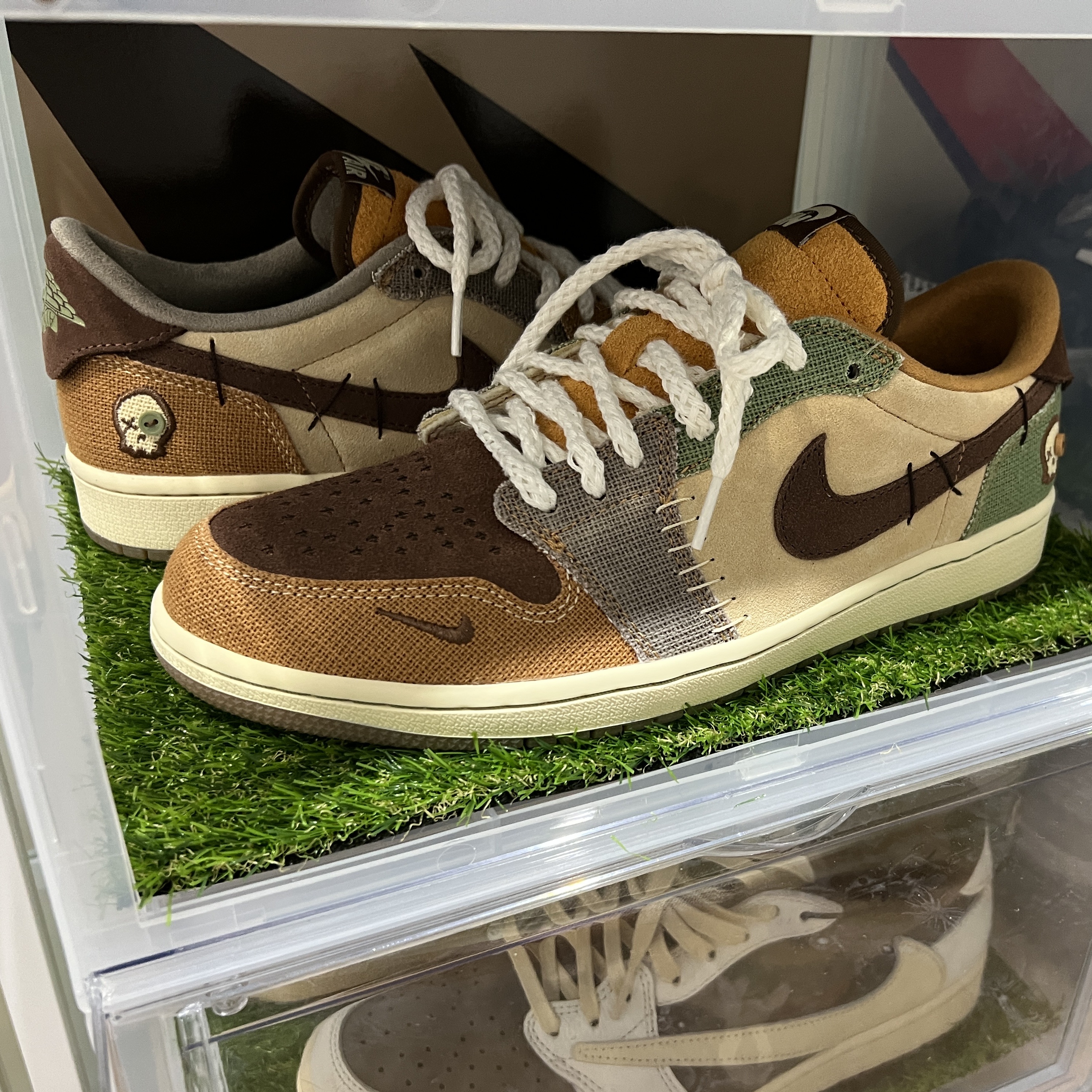 Jordan 1 x Zion Williamson Retro Low OG Flax and Oil Green 착용 스타일 - 1