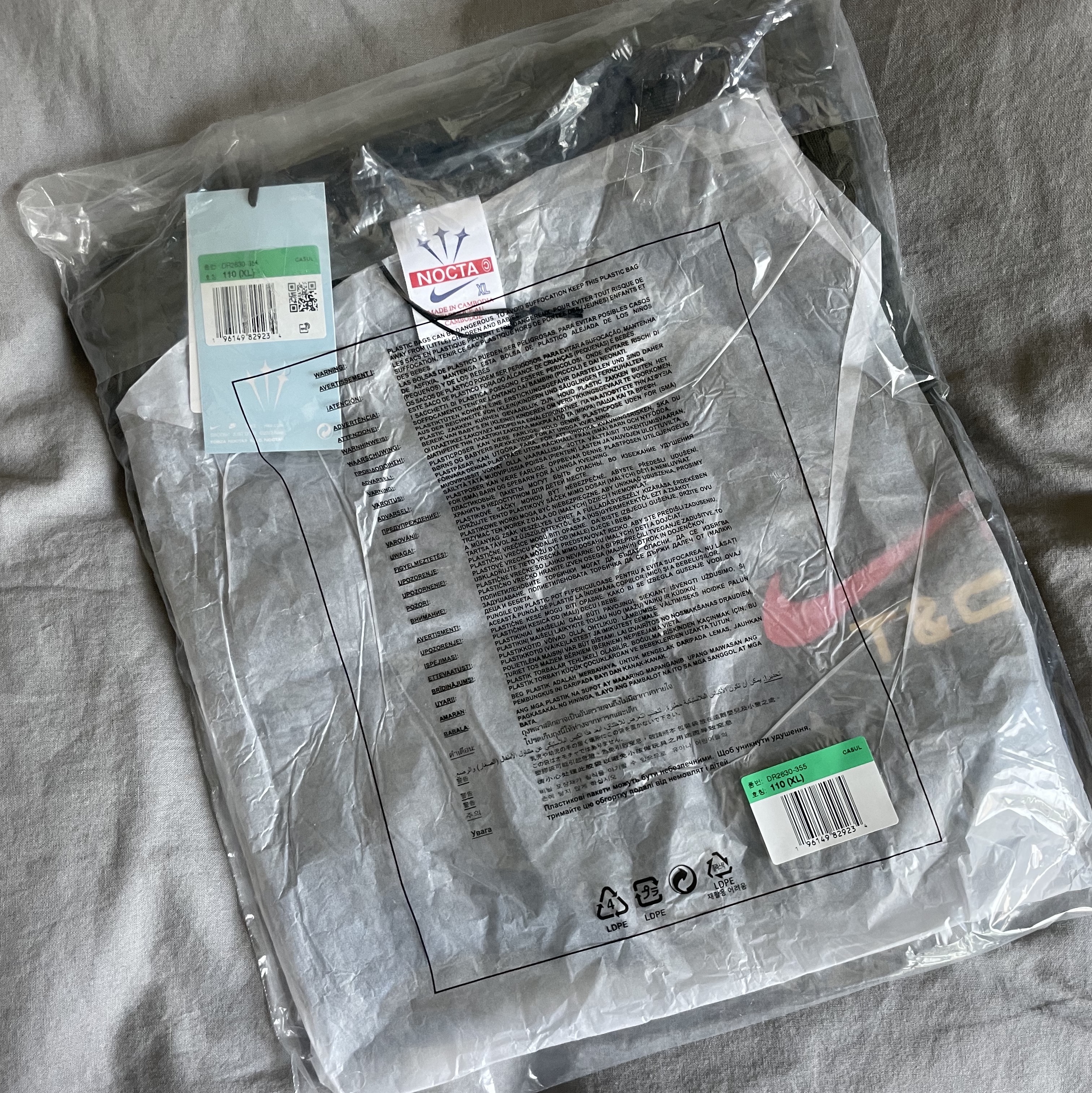 Nike x Drake Nocta x Cactus Plant Flea Market Souvenir Cactus T-Shirt Sequoia (DR2630-355) 착용 스타일