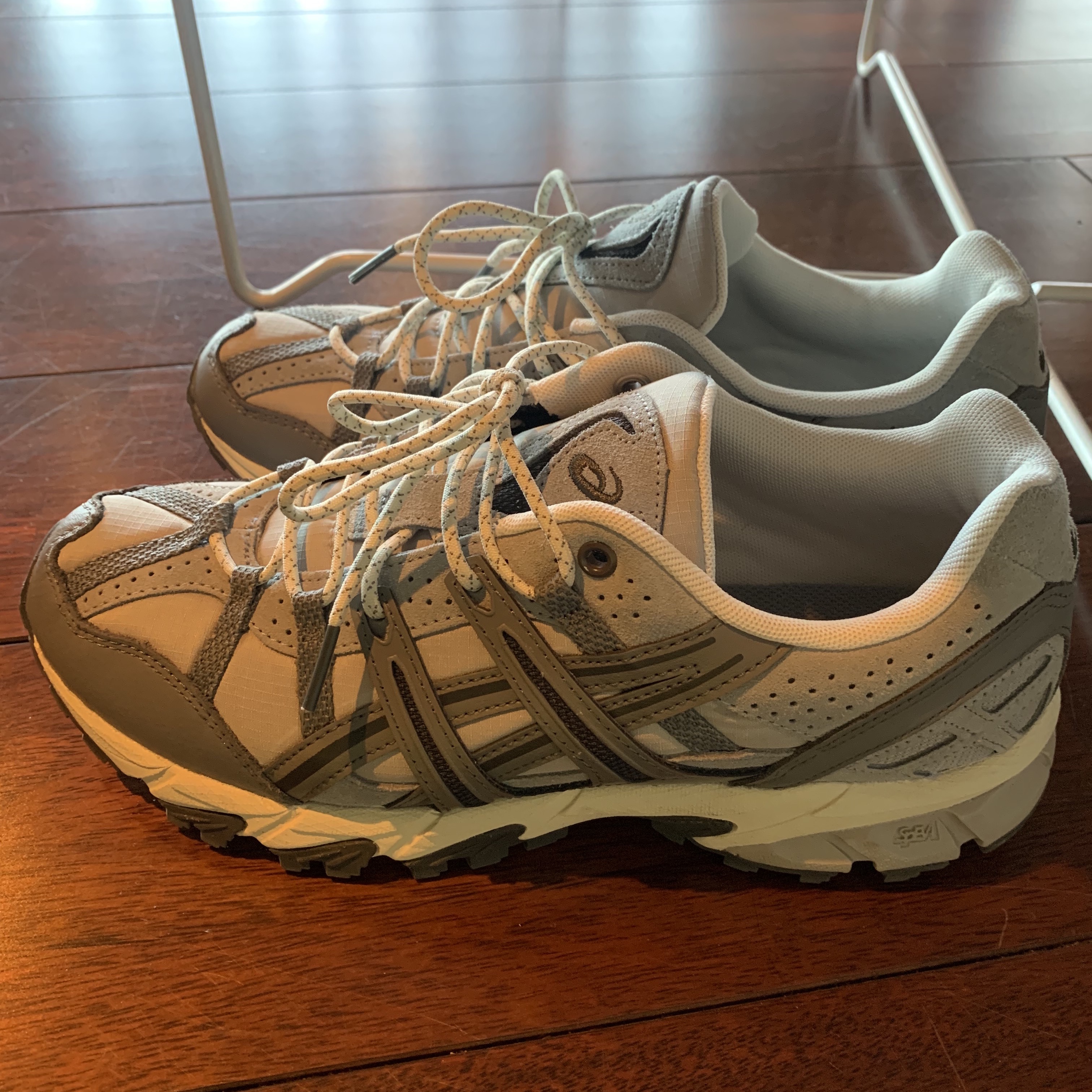 Asics Gel-Sonoma 15-50 Oyster Grey Clay Grey 착용 스타일
