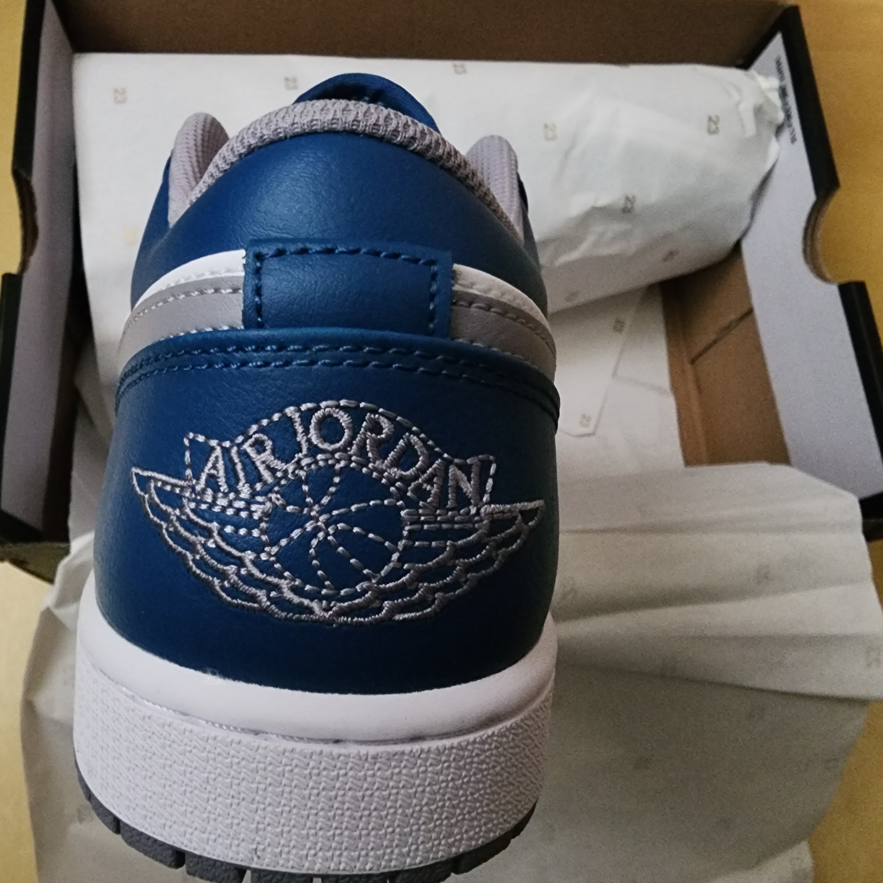 Jordan 1 Low True Blue Cement Grey 착용 스타일 - 2