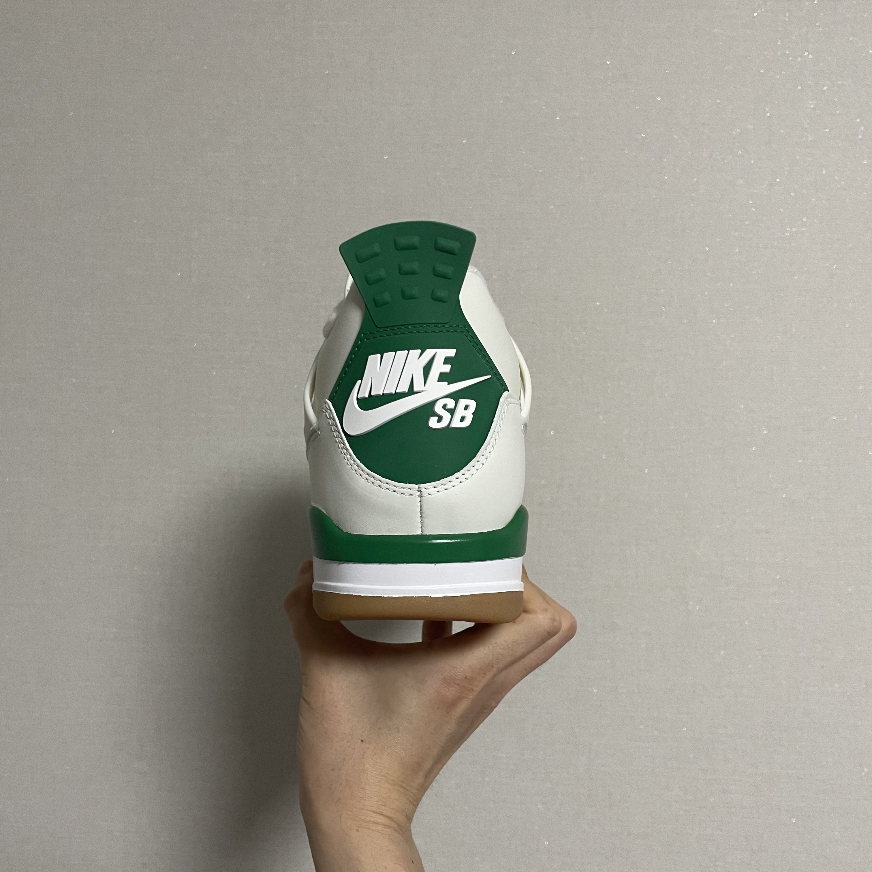 Jordan 4 x Nike SB Retro SP Pine Green 착용 스타일 - 3