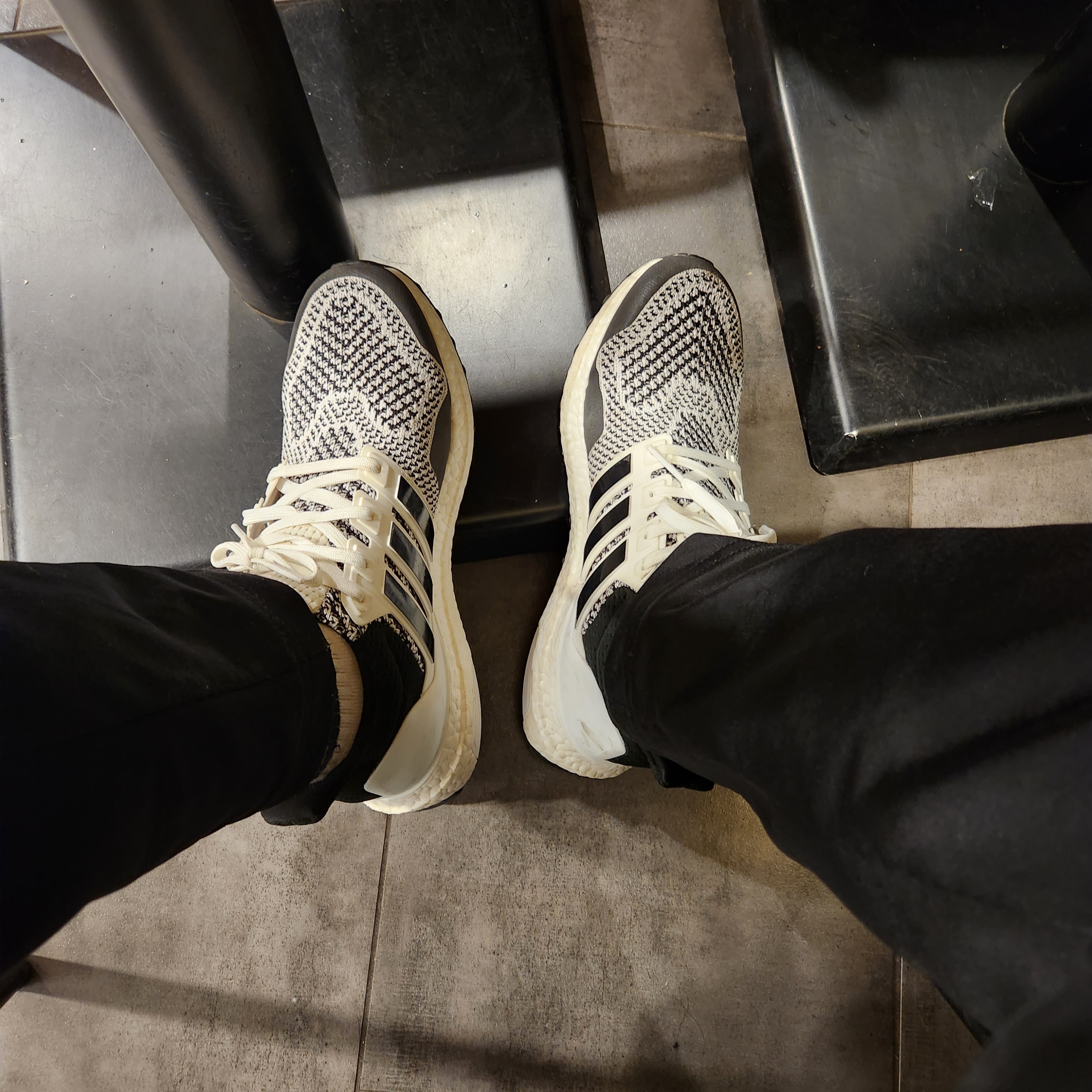 Adidas Ultraboost 1.0 DNA Cookies and Cream 착용 스타일